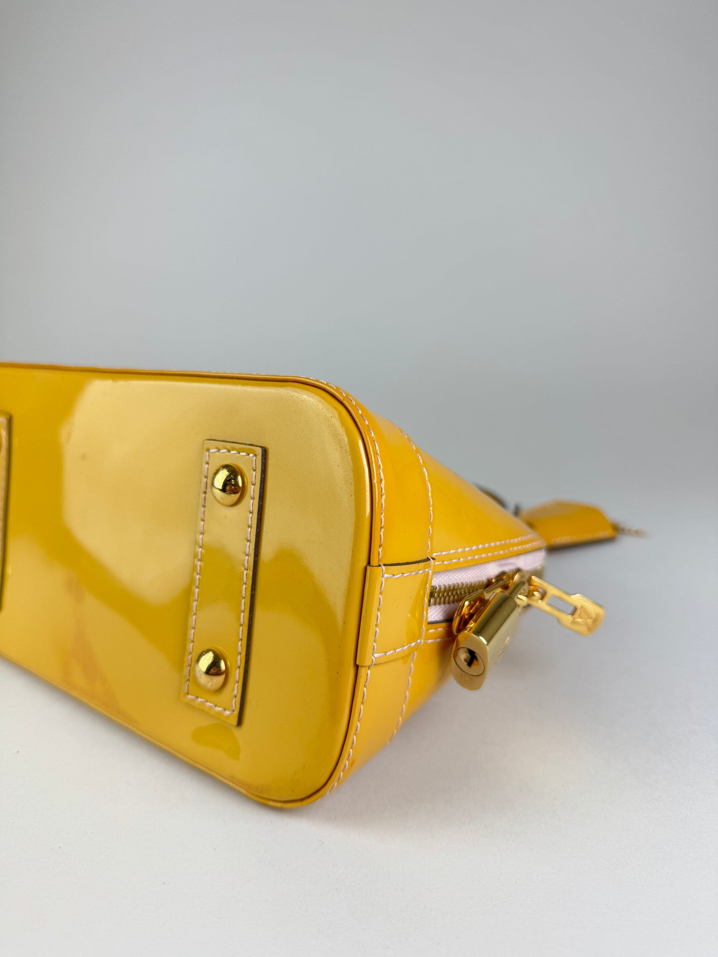 Louis Vuitton Alma BB Vernice