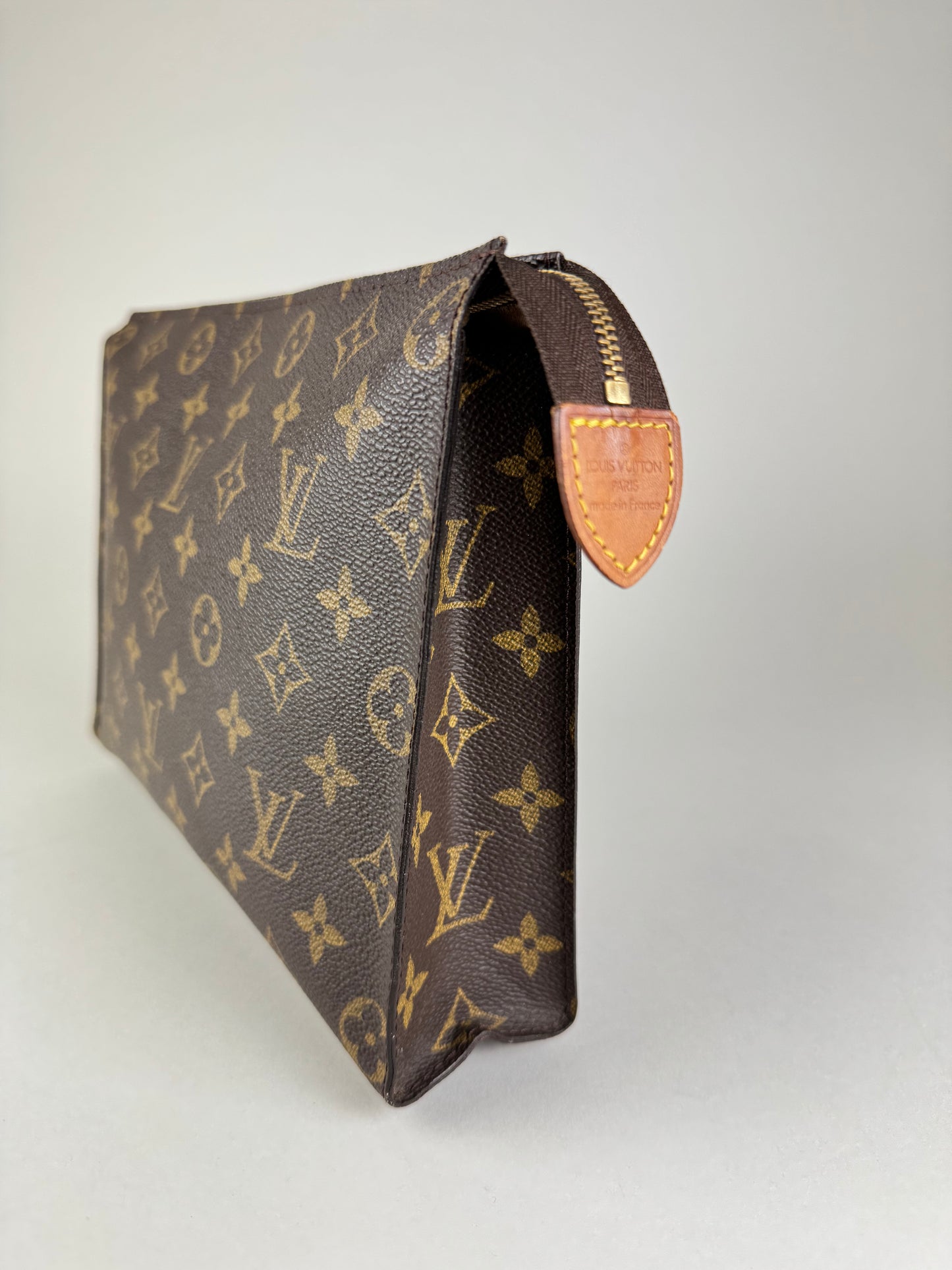 Louis Vuitton Poche Toilette 26