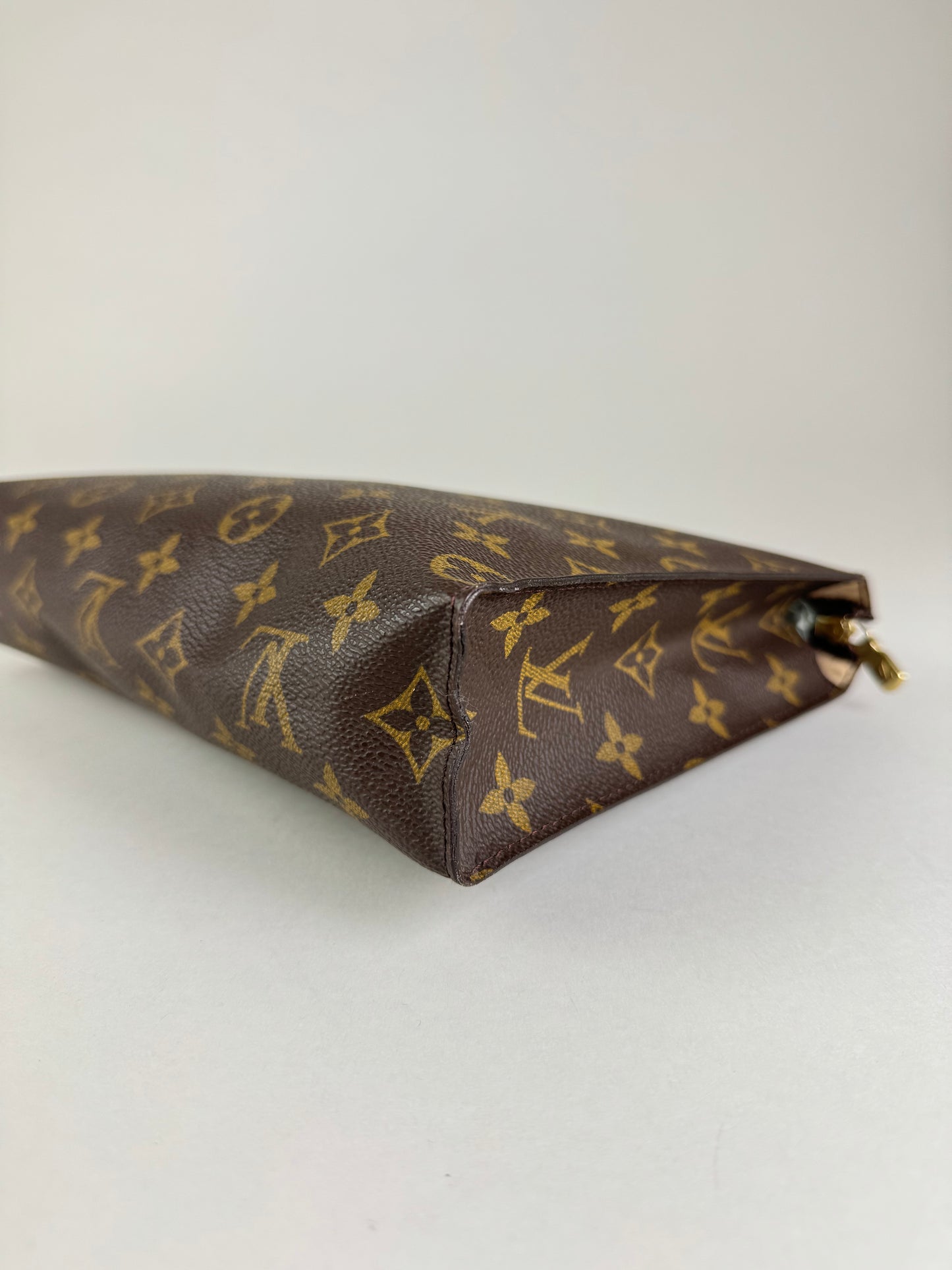 Louis Vuitton Poche Toilette 26