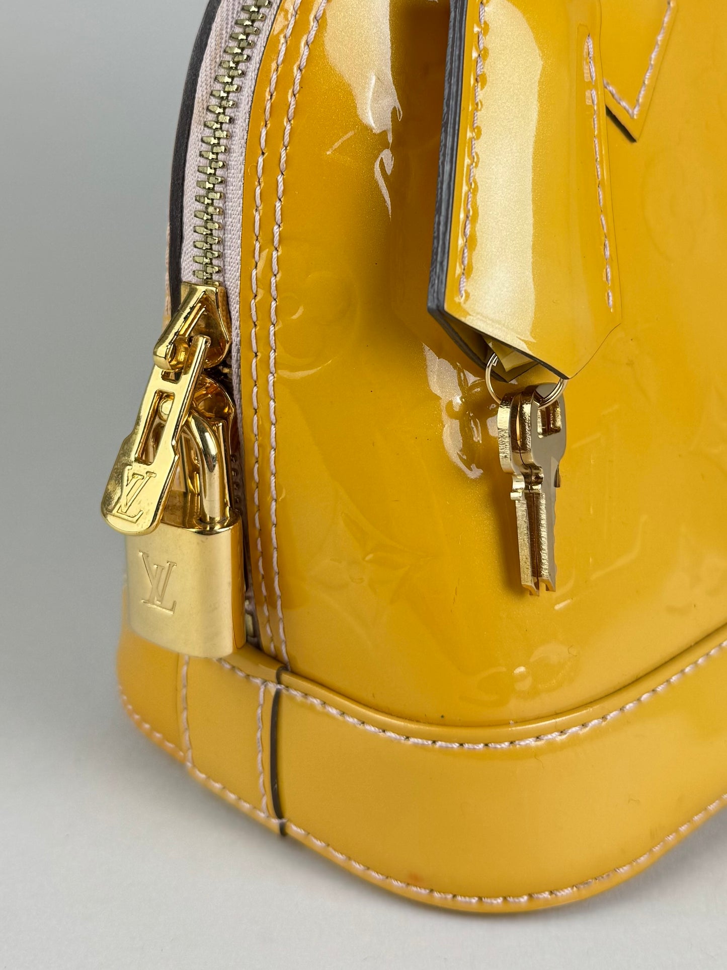 Louis Vuitton Alma BB Vernice