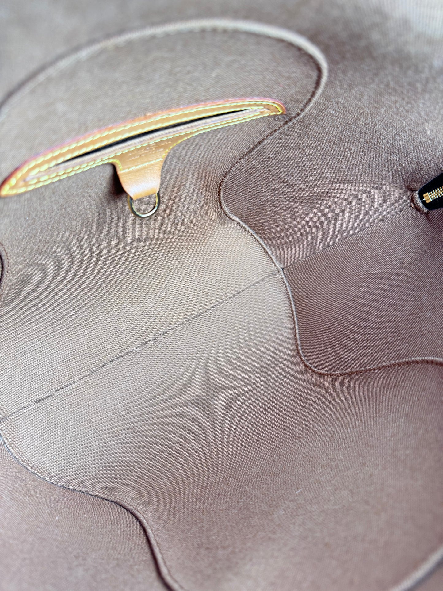 Louis Vuitton Ellipse MM