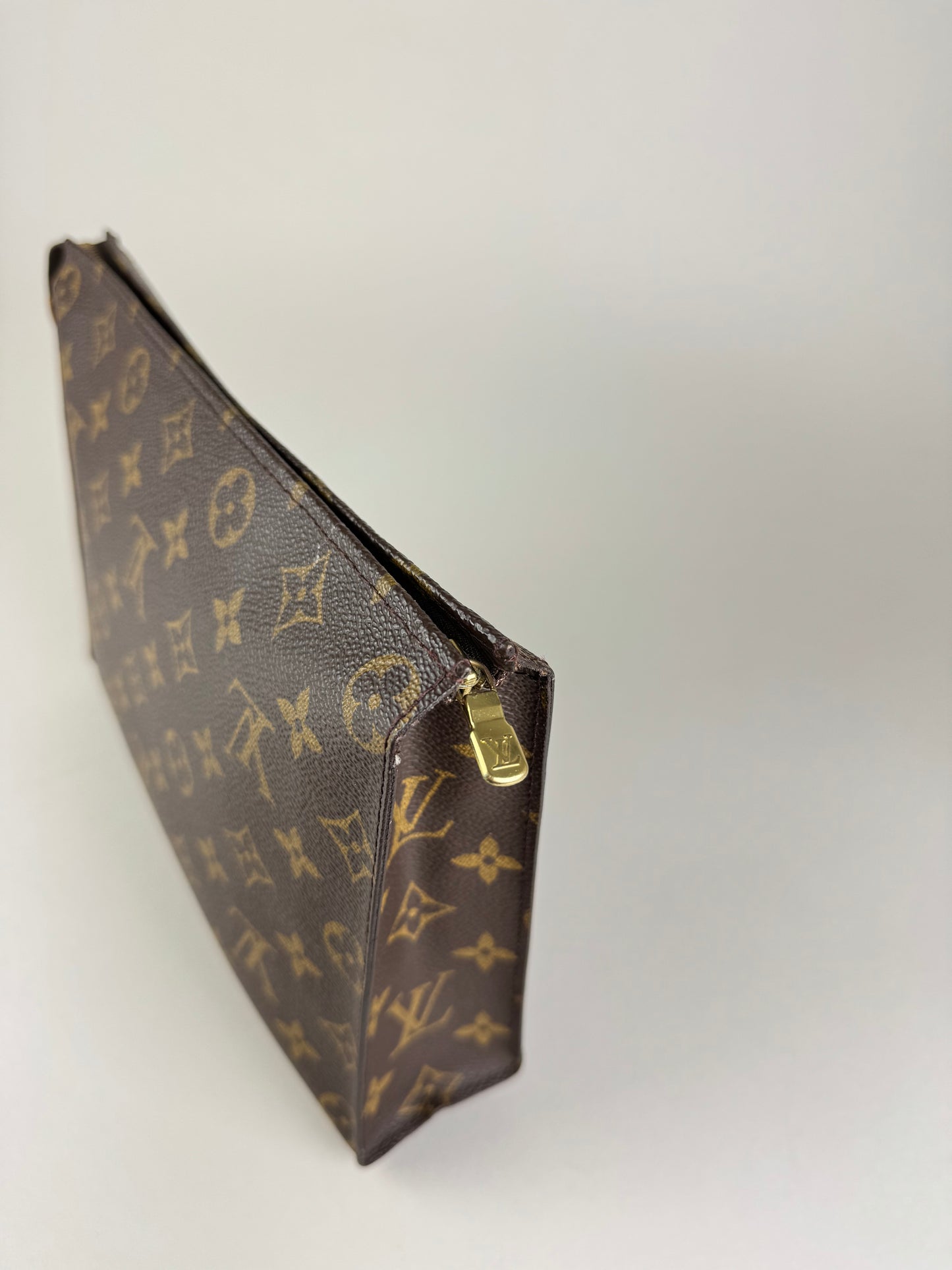 Louis Vuitton Poche Toilette 26