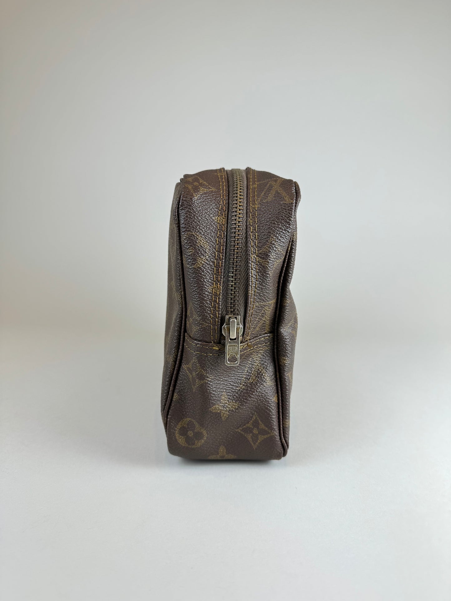 Louis Vuitton Trousse Toilette 28