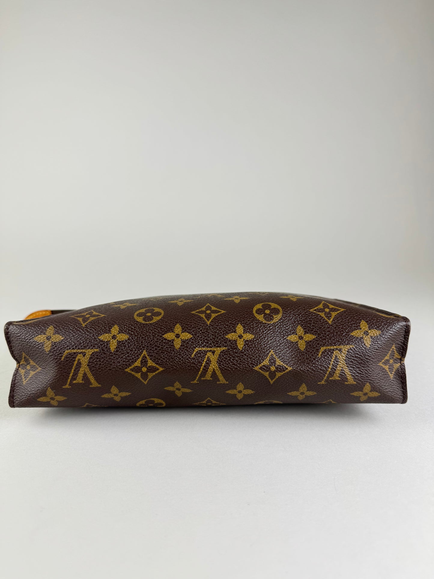 Louis Vuitton Poche Toilette 26