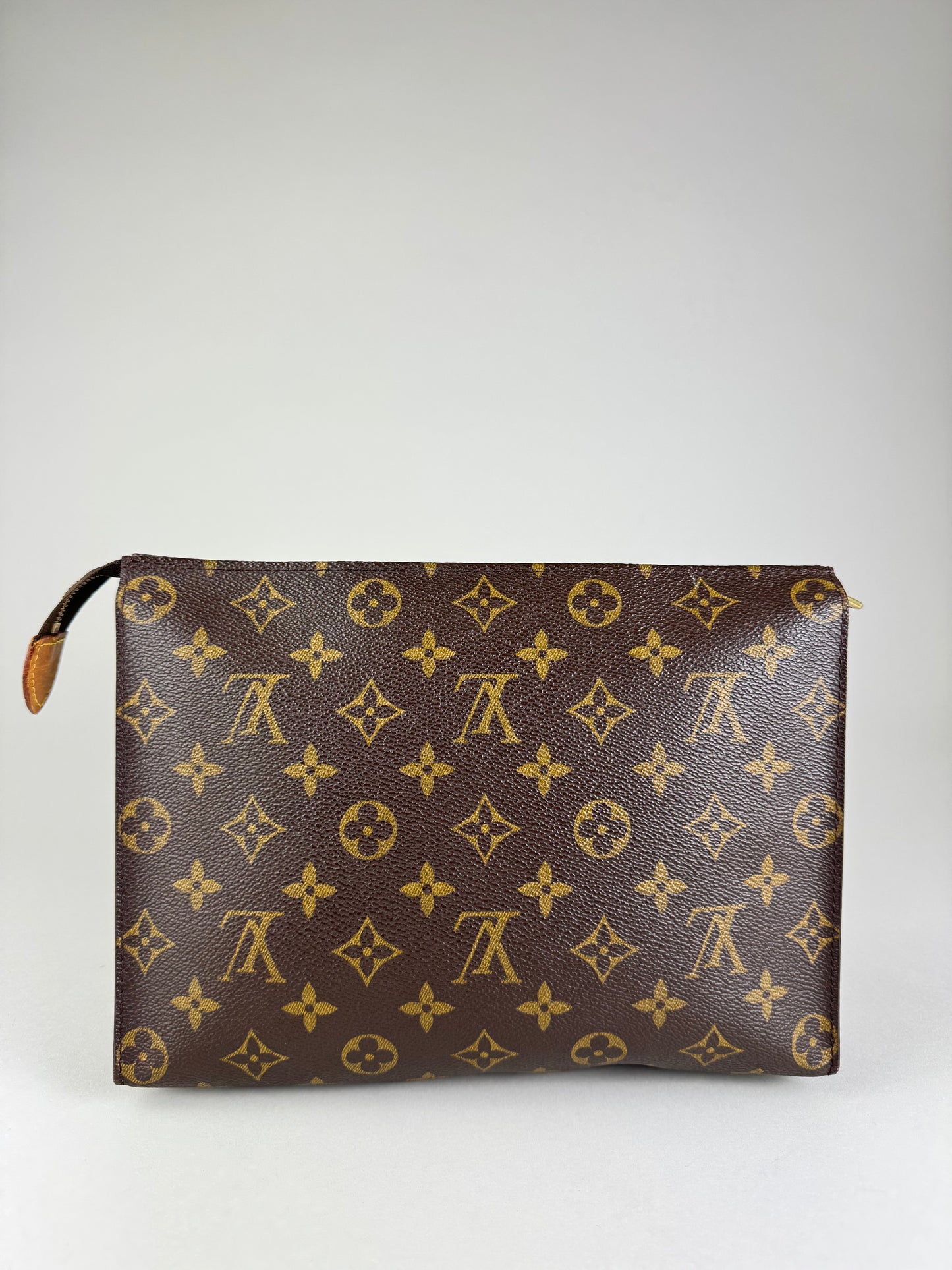 Louis Vuitton Poche Toilette 26