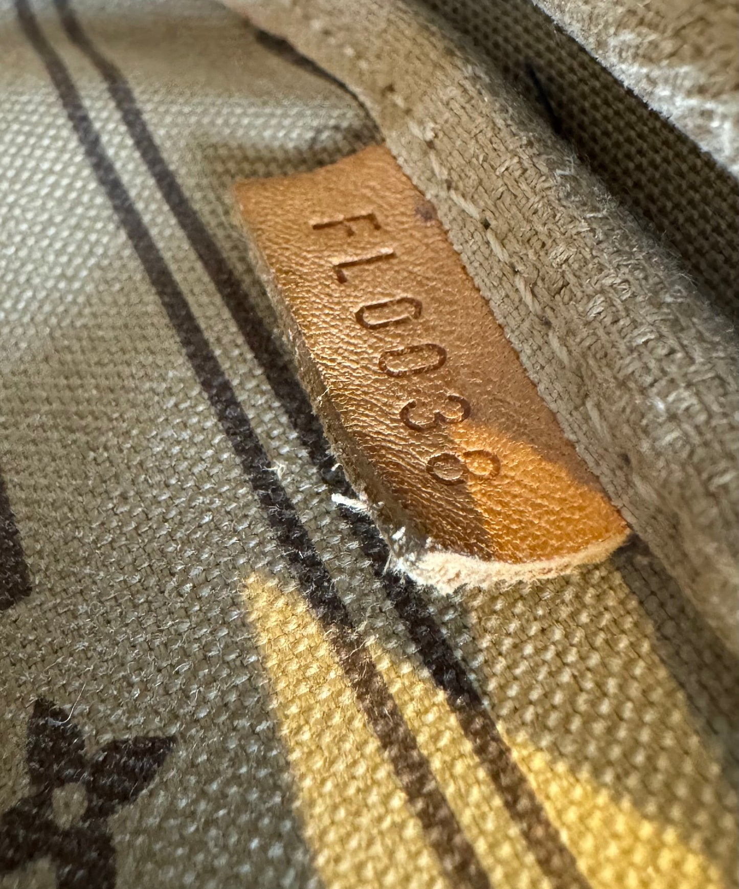 Louis Vuitton Pochette T&B - respace.studio