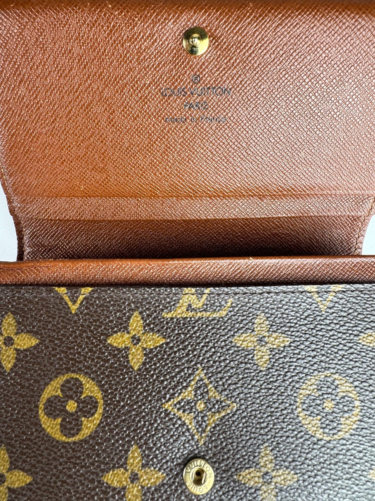 Louis Vuitton Portefeuille International - respace.studio