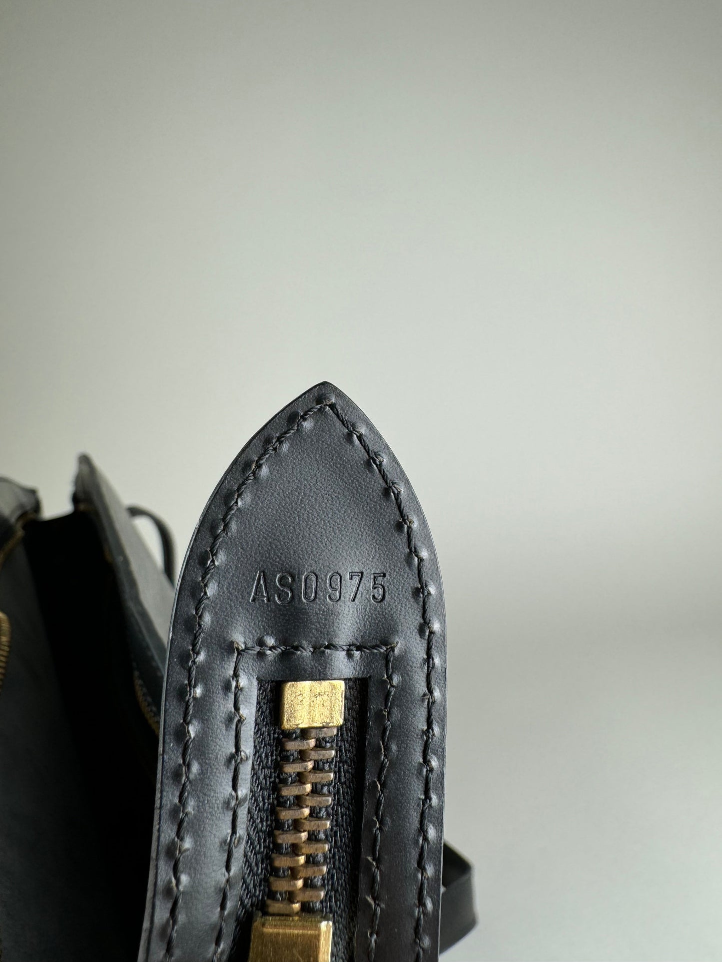 Louis Vuitton Saint Jacques - respace.studio