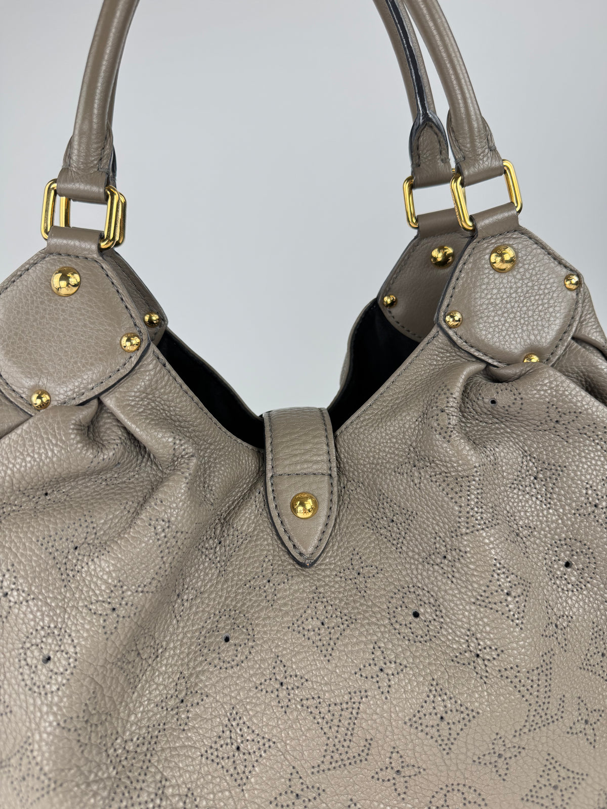 Louis Vuitton Mahina Hobo