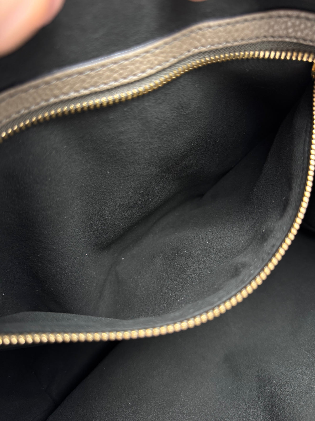 Louis Vuitton Mahina Hobo