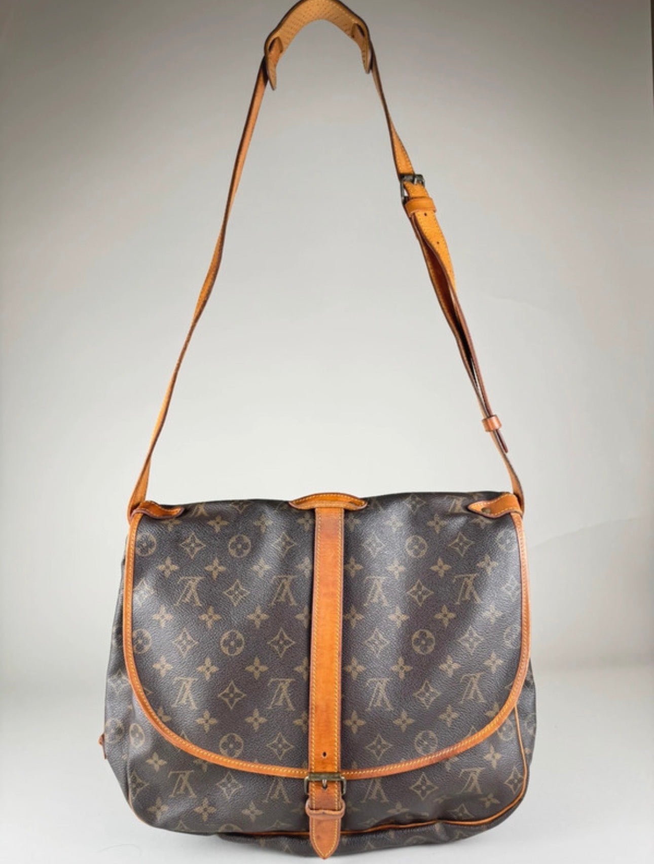 Louis Vuitton Saumur
