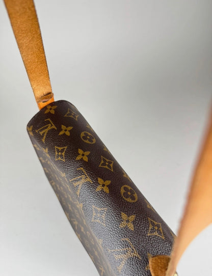 Louis Vuitton Caurtouchiere MM