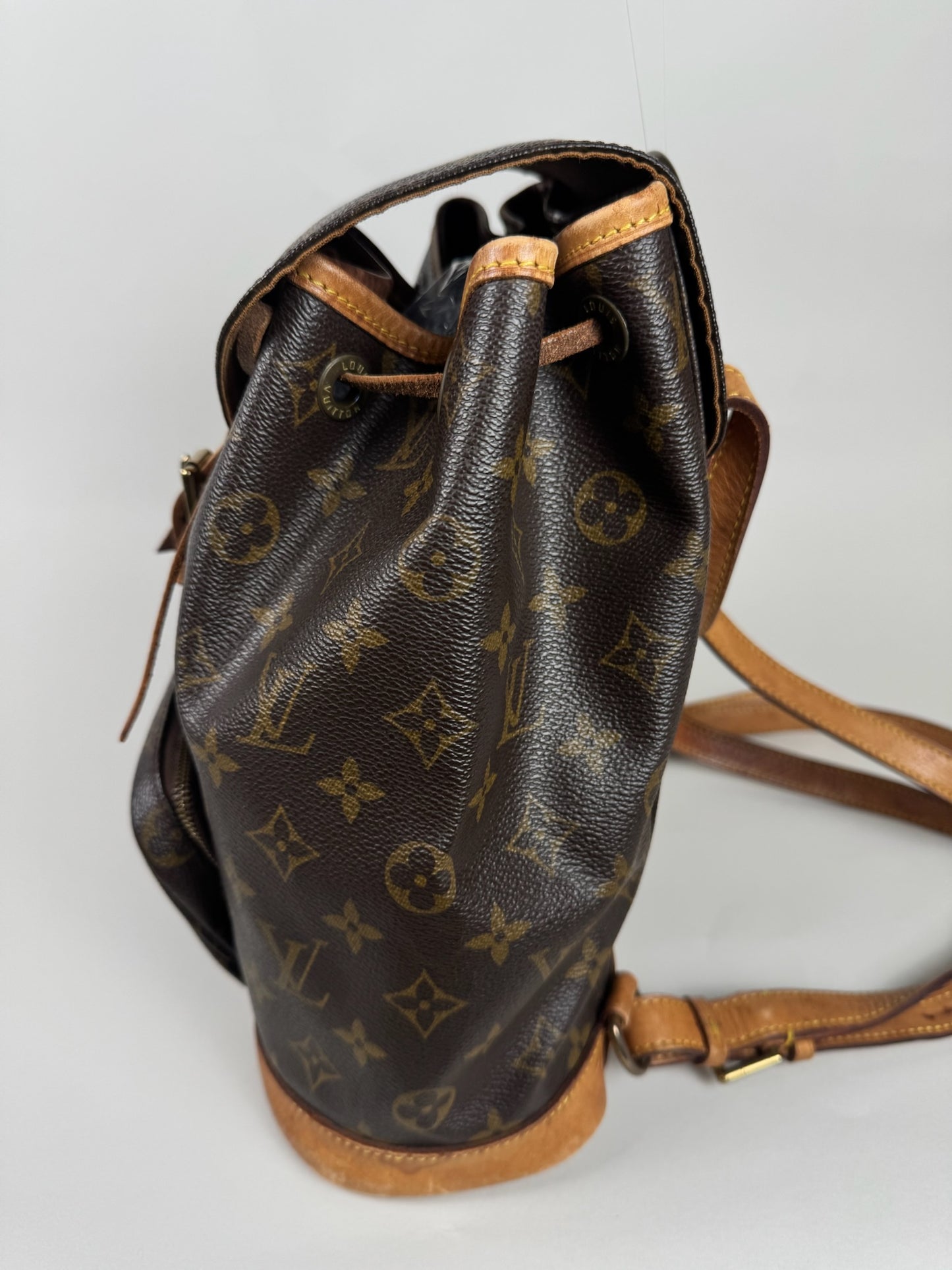 Louis Vuitton Montsouris MM