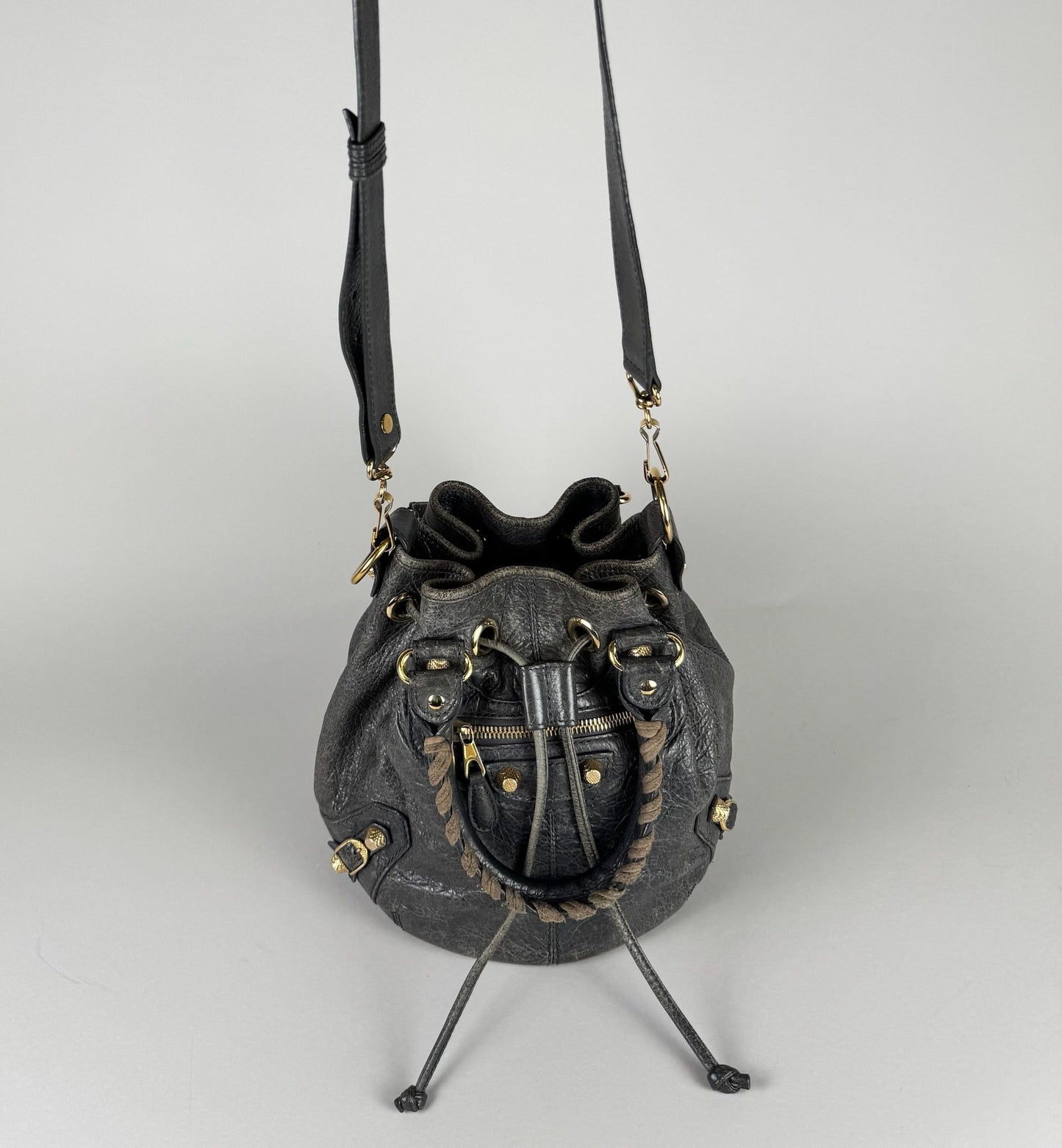 Balenciaga Bucket - respace.studio