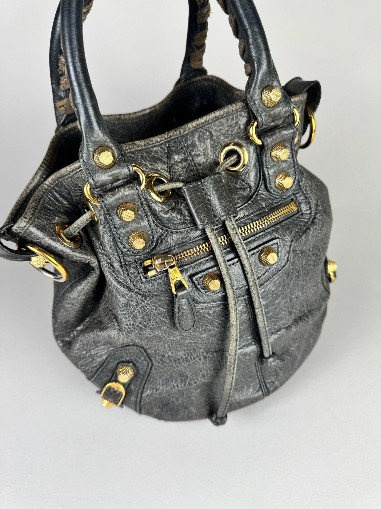 Balenciaga Bucket - respace.studio