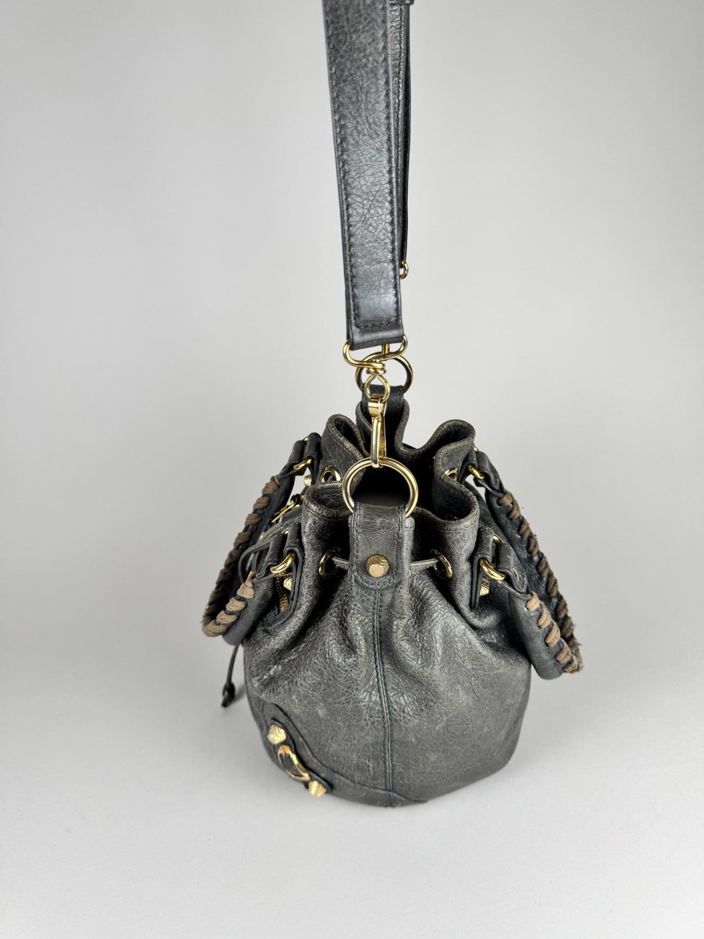 Balenciaga Bucket - respace.studio