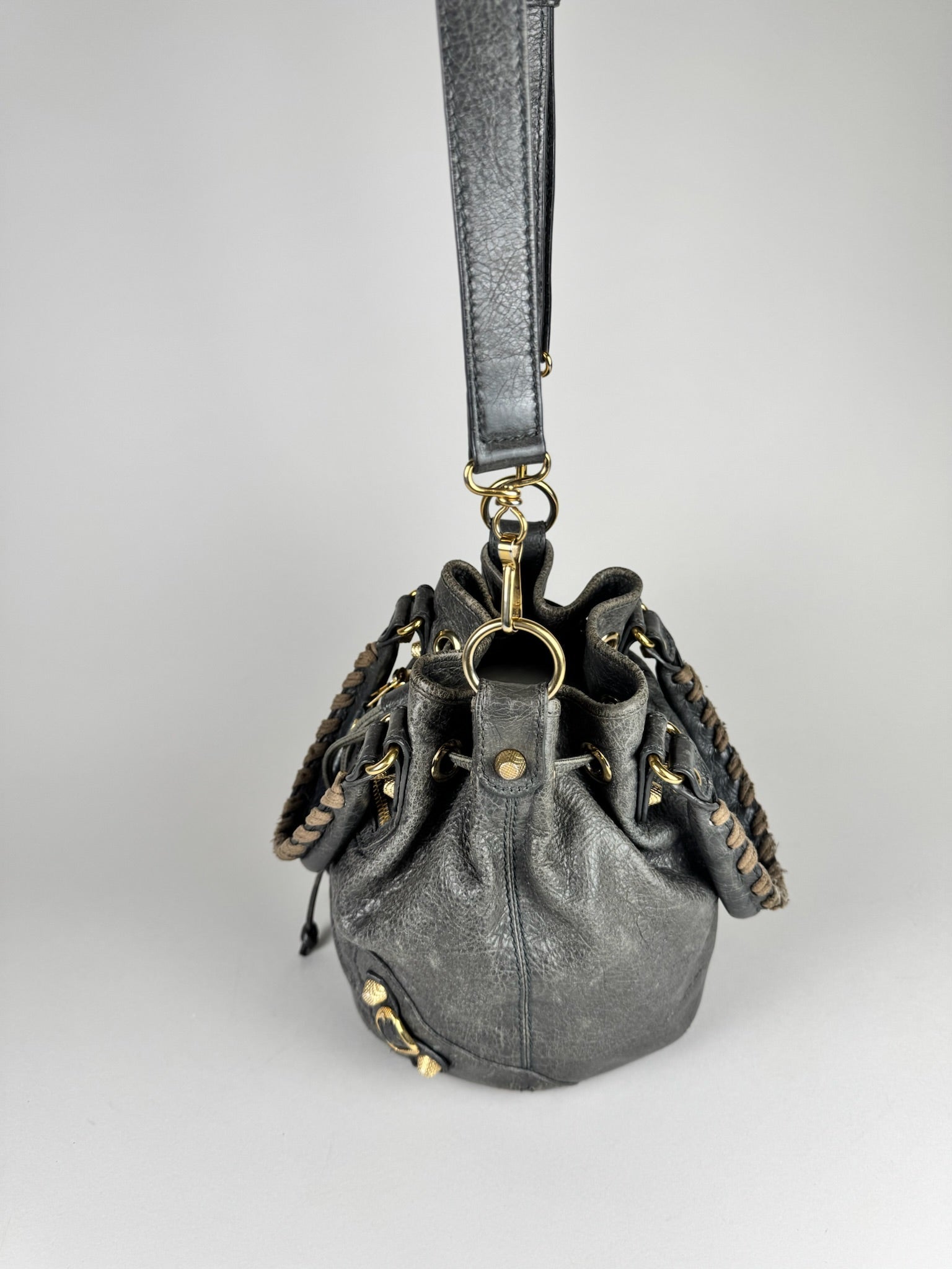 Balenciaga Bucket - respace.studio