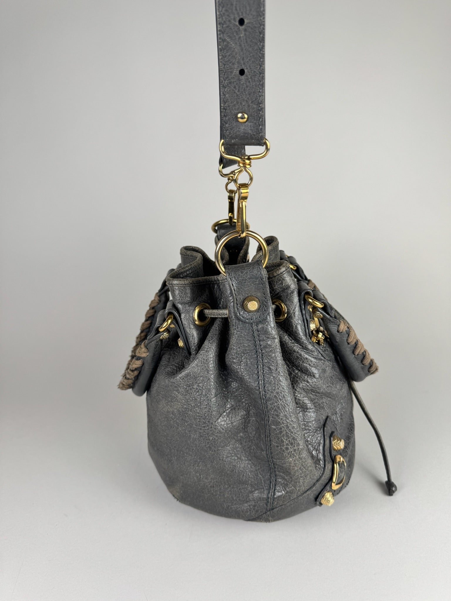 Balenciaga Bucket - respace.studio