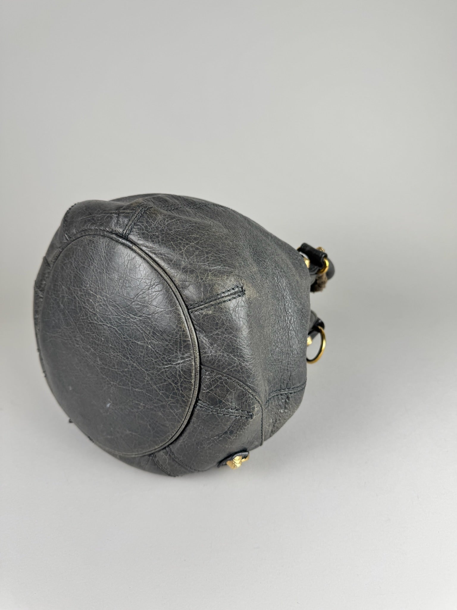 Balenciaga Bucket - respace.studio