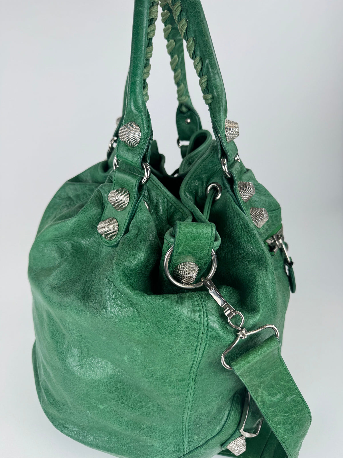 Balenciaga Bucket Pompon Giant - respace.studio