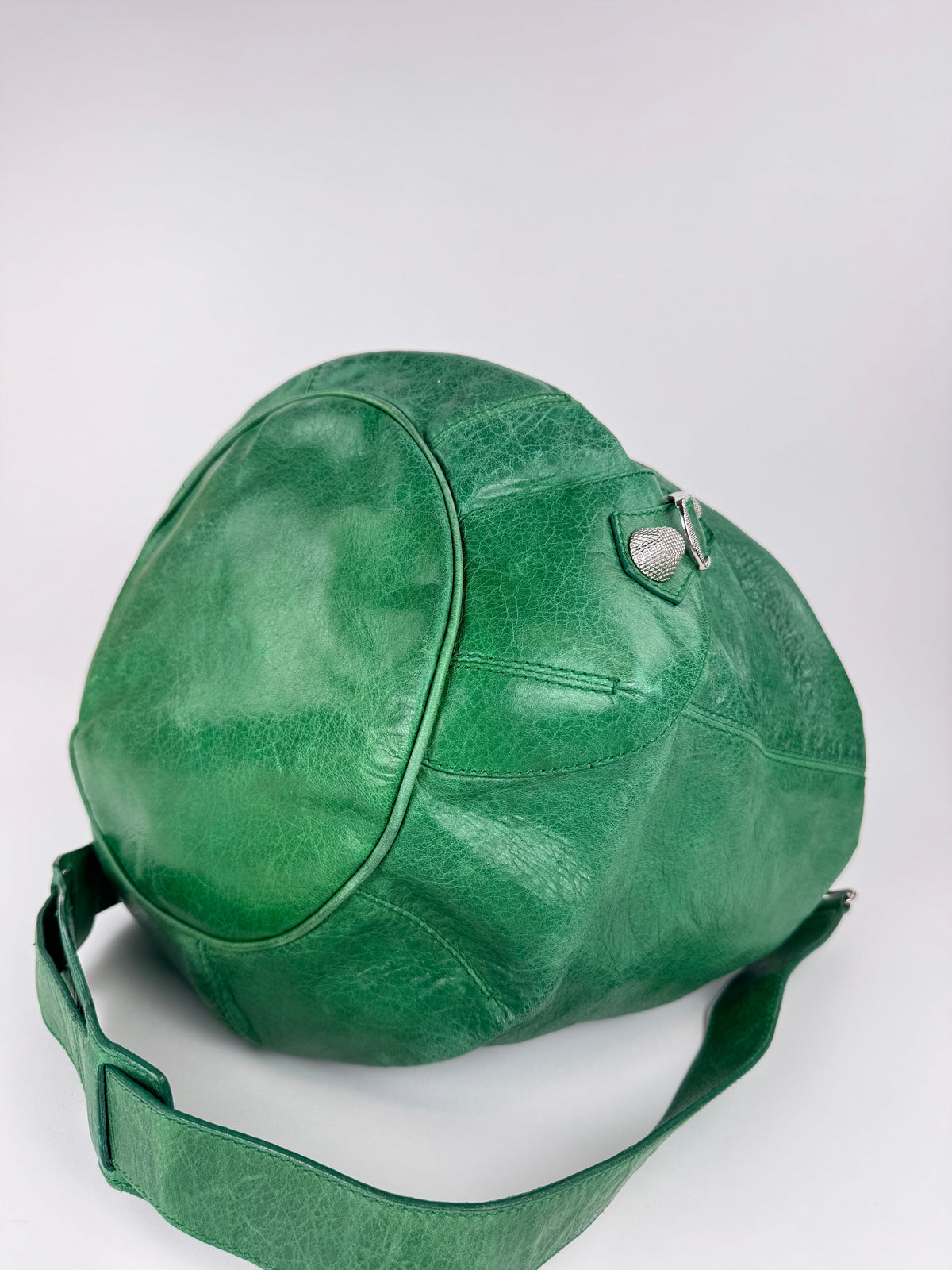 Balenciaga Bucket Pompon Giant - respace.studio