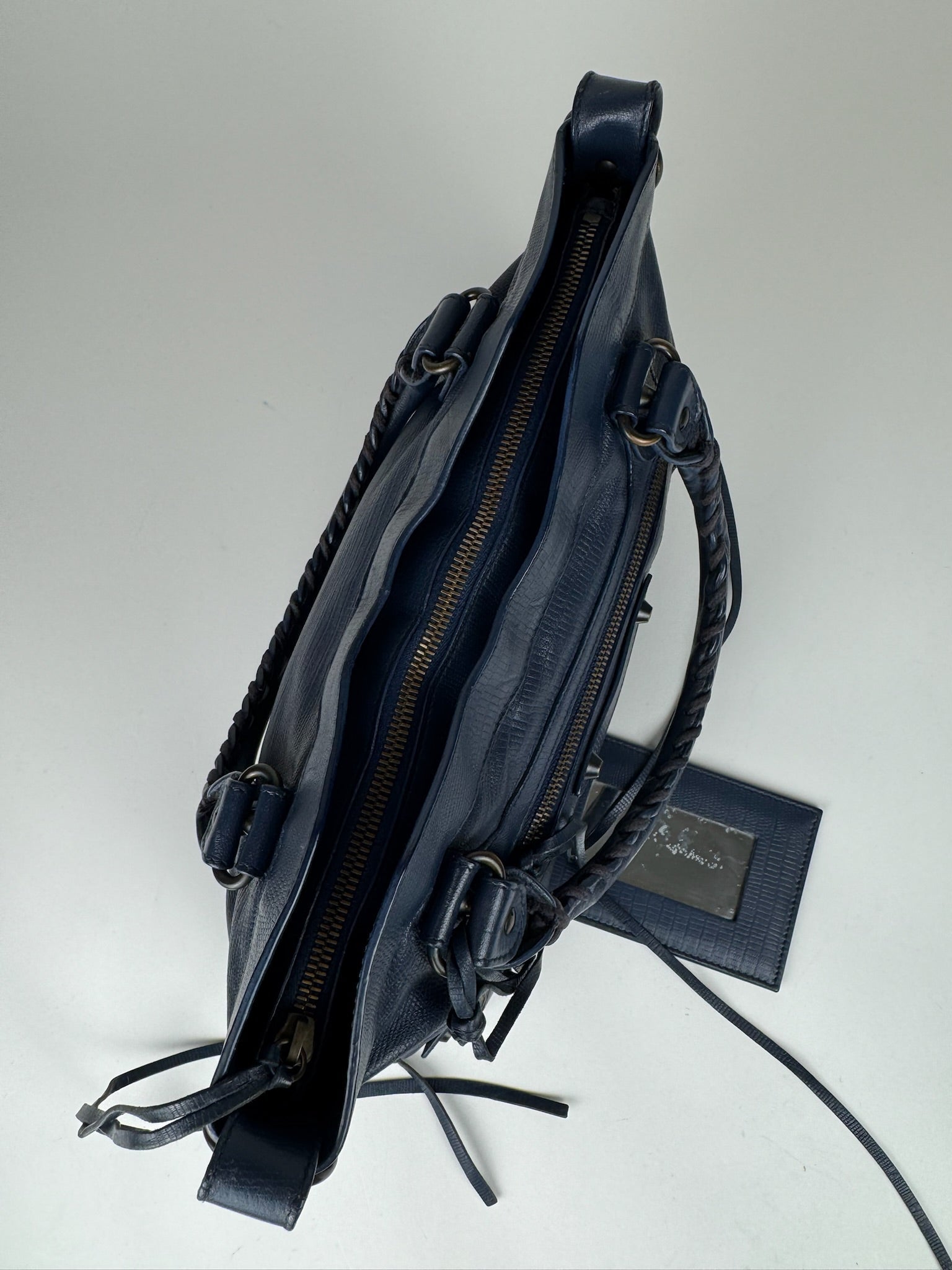 Balenciaga City - respace.studio