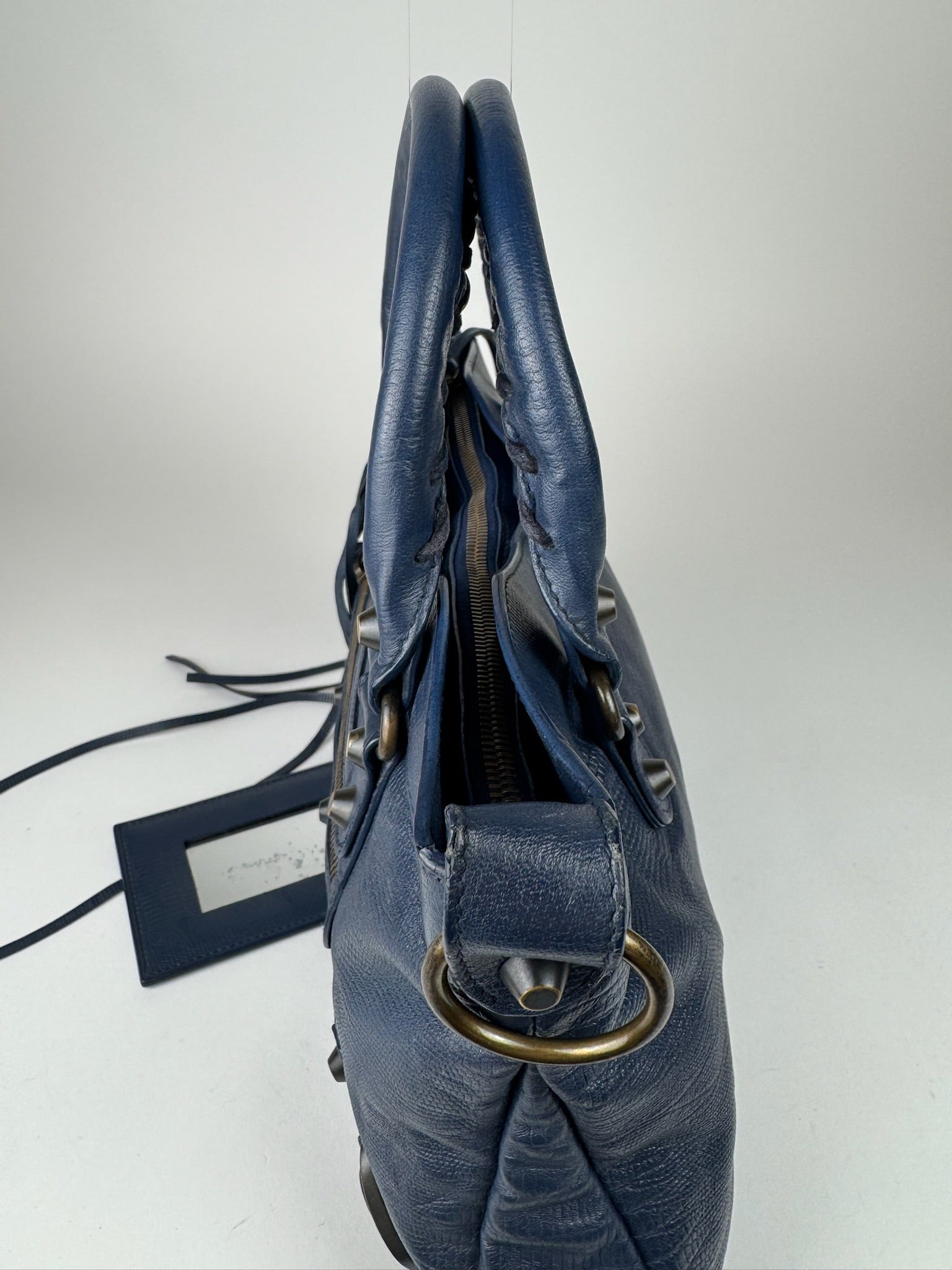 Balenciaga City - respace.studio
