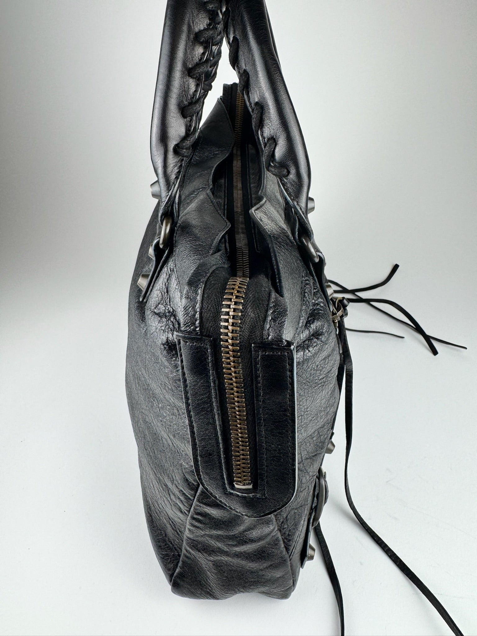 Balenciaga City - respace.studio