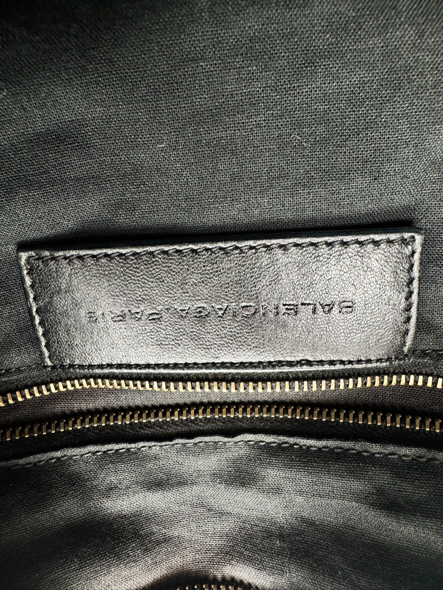 Balenciaga City - respace.studio