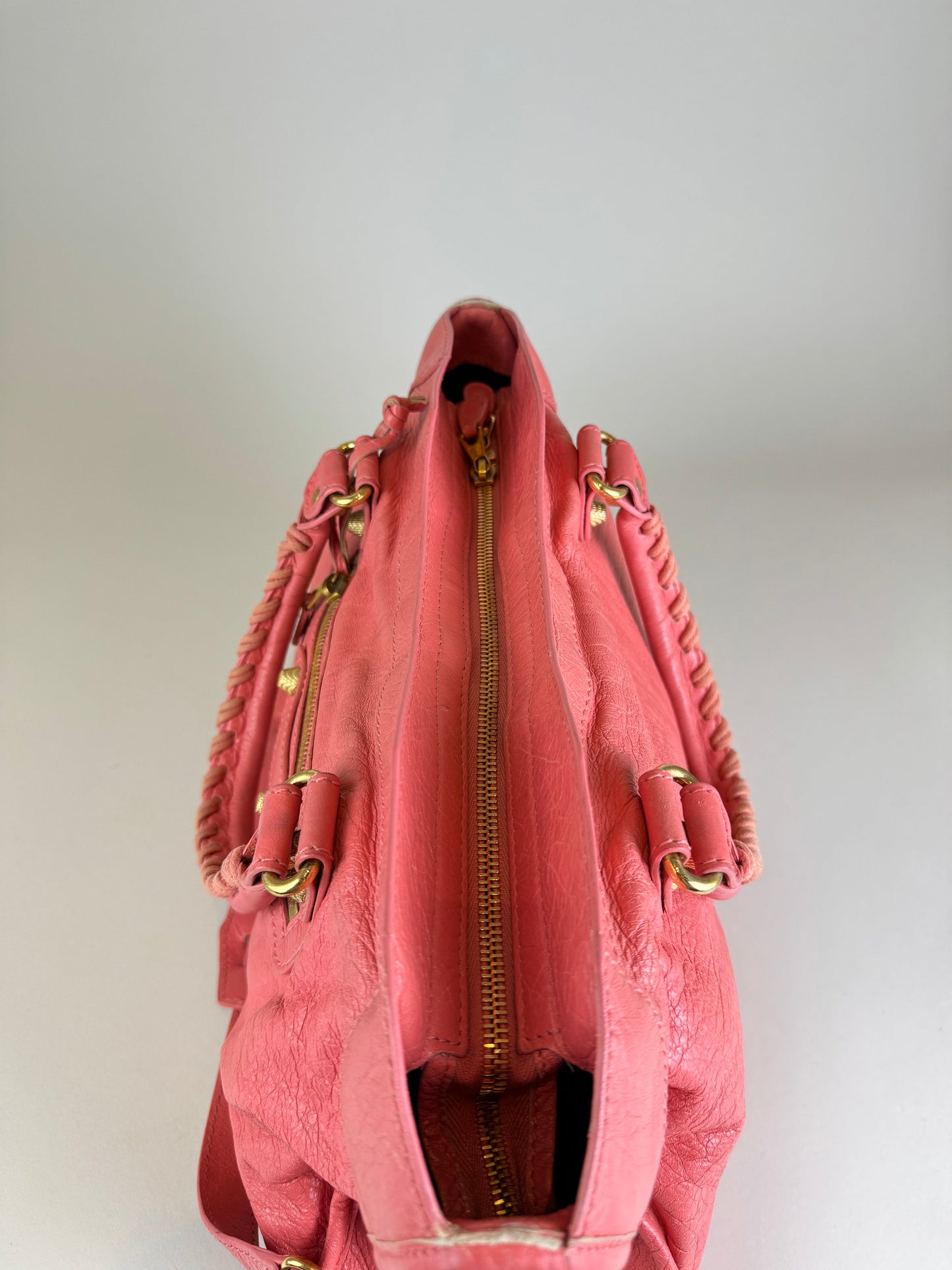 Balenciaga city - respace.studio