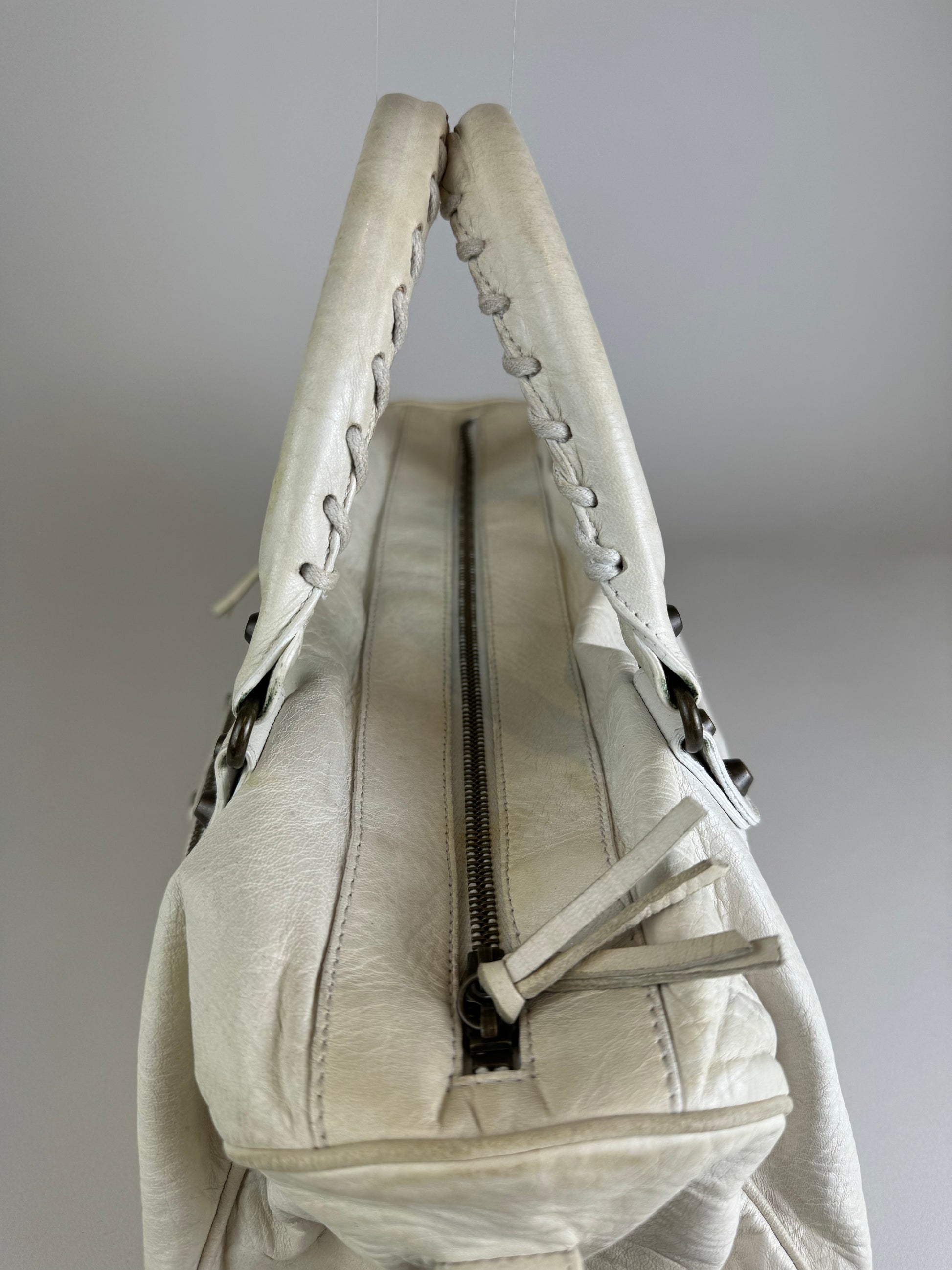 Balenciaga City - respace.studio