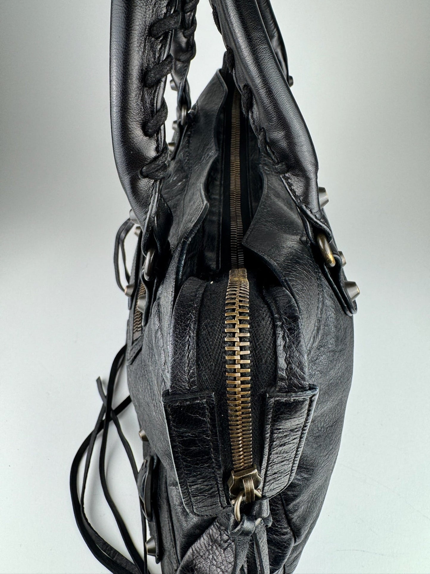 Balenciaga City - respace.studio