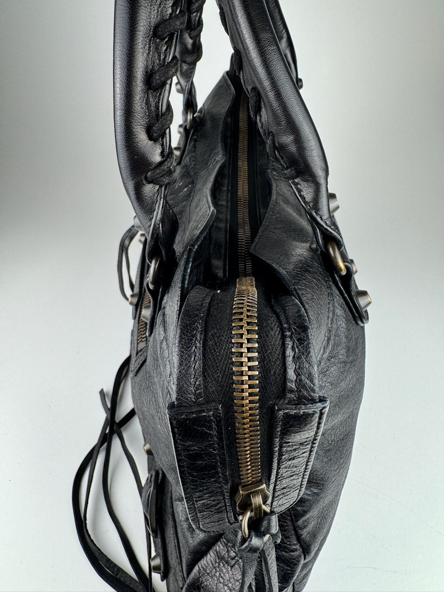 Balenciaga City - respace.studio
