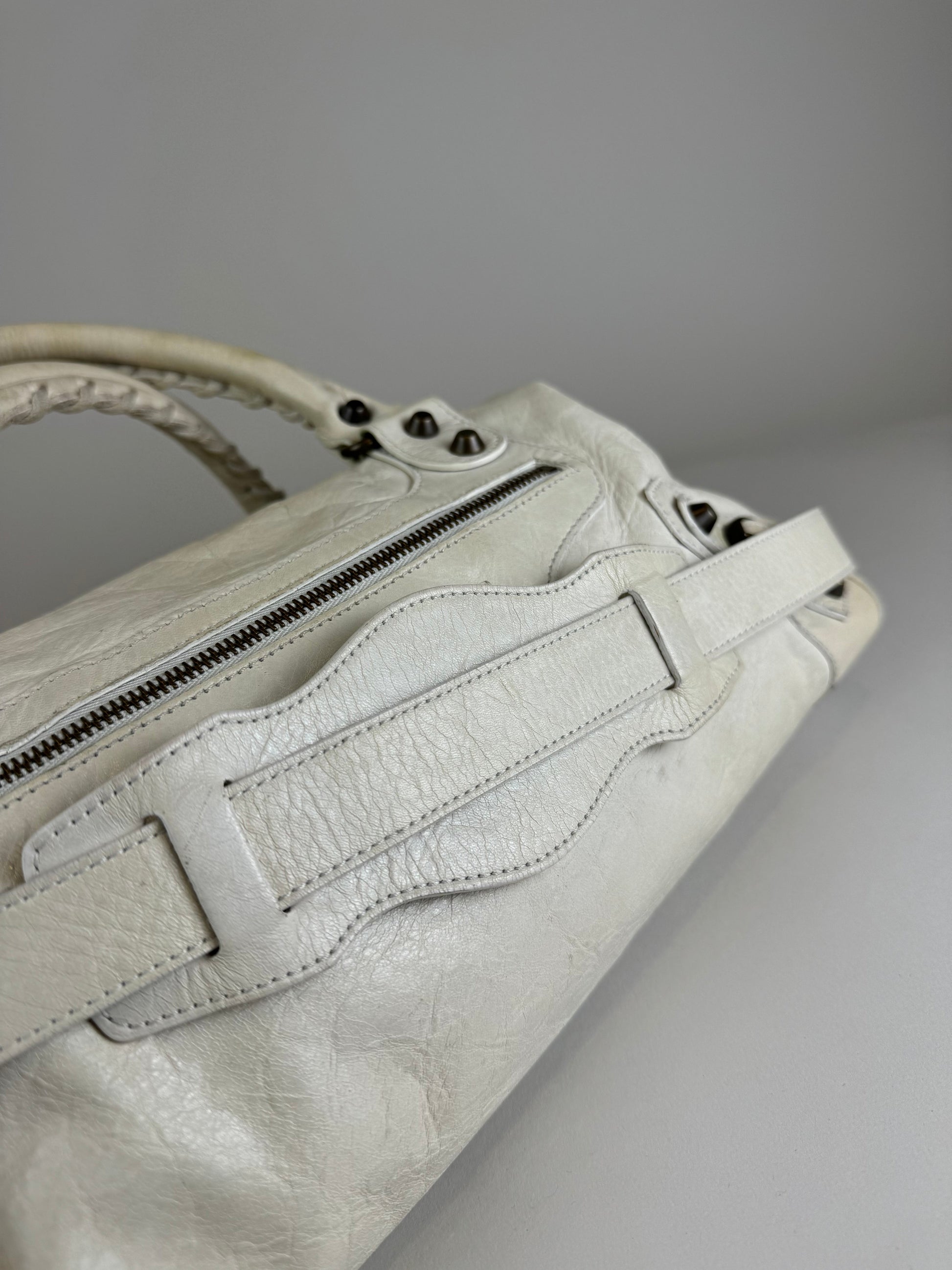 Balenciaga City - respace.studio