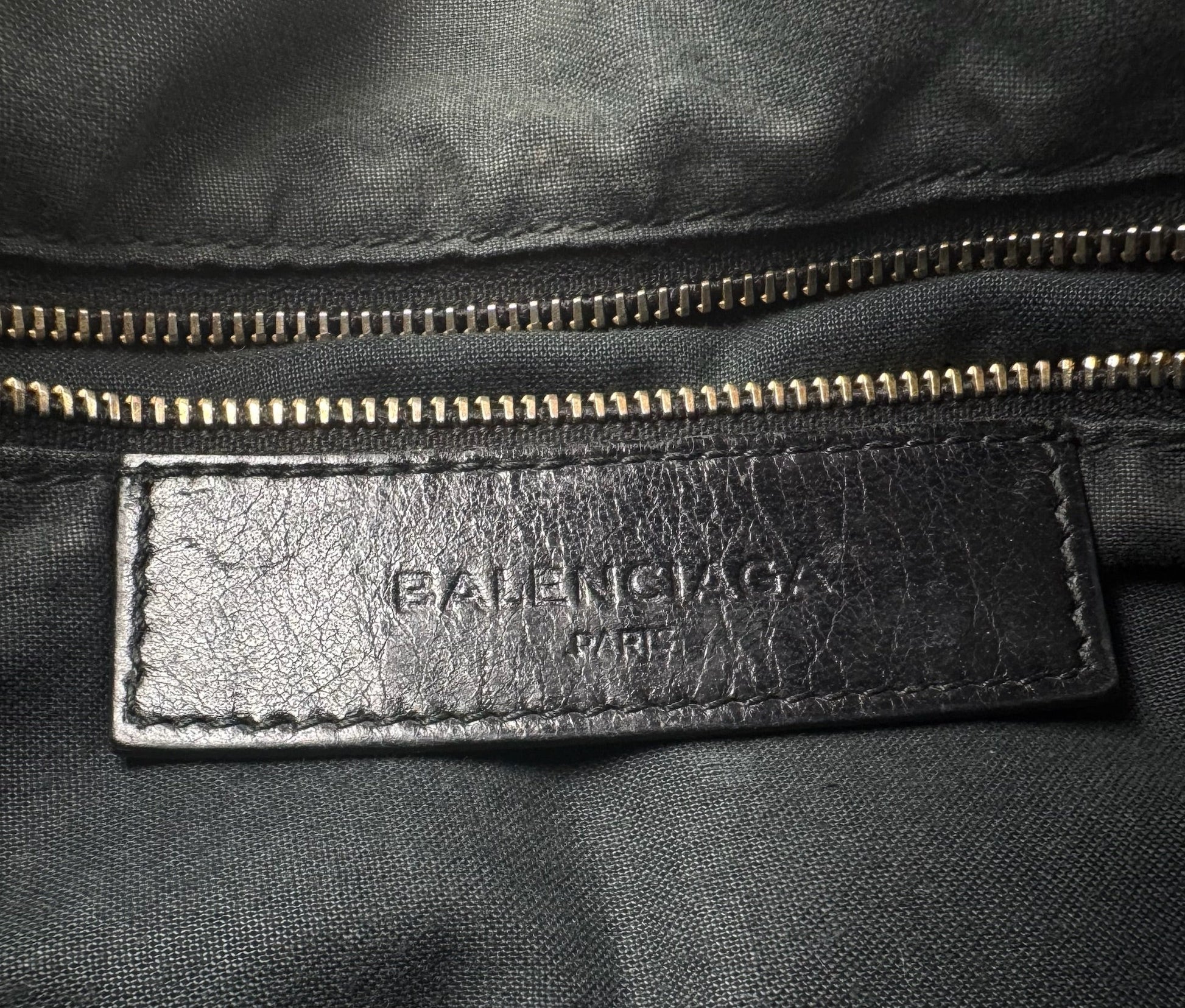 Balenciaga City - respace.studio