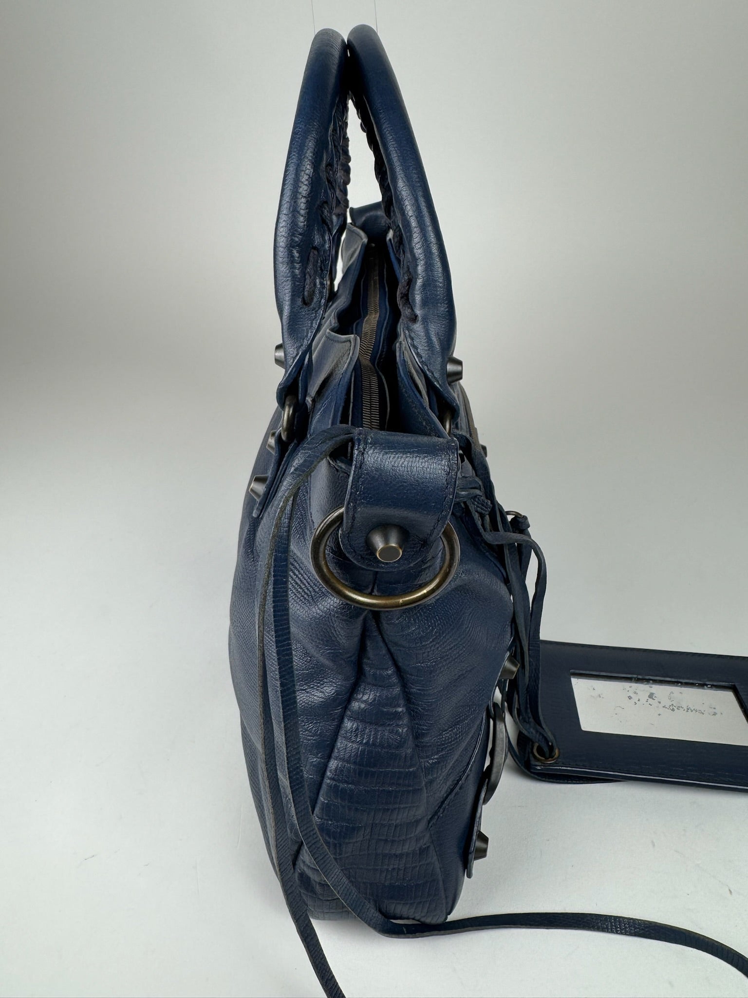 Balenciaga City - respace.studio