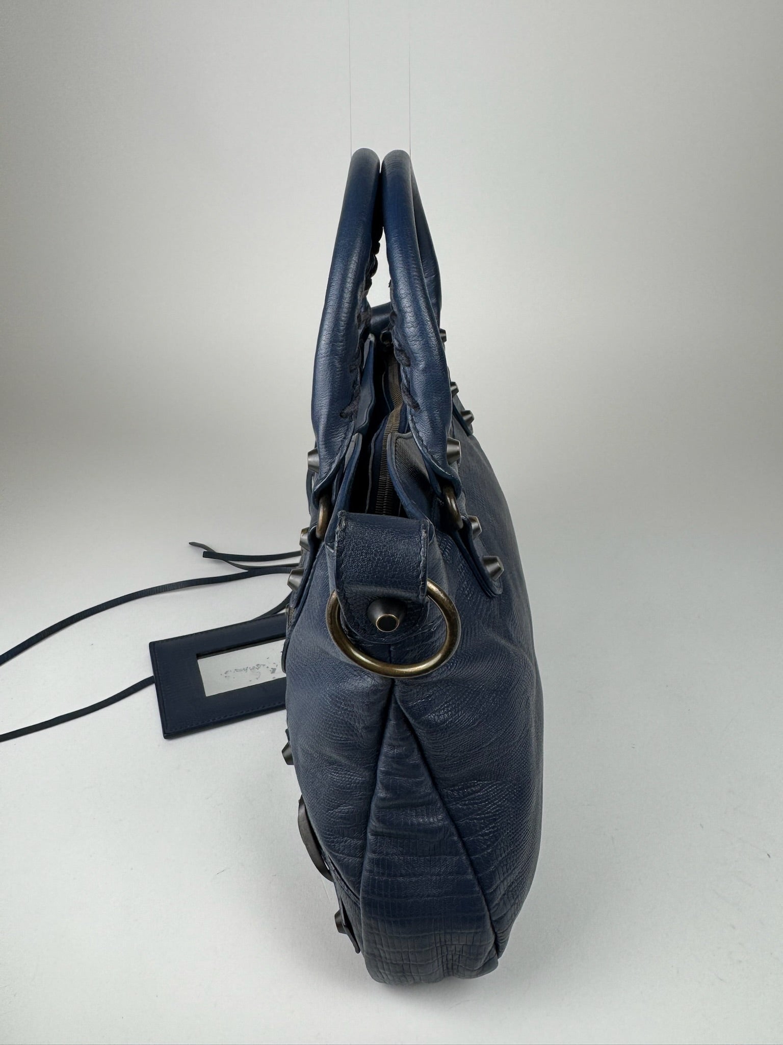Balenciaga City - respace.studio