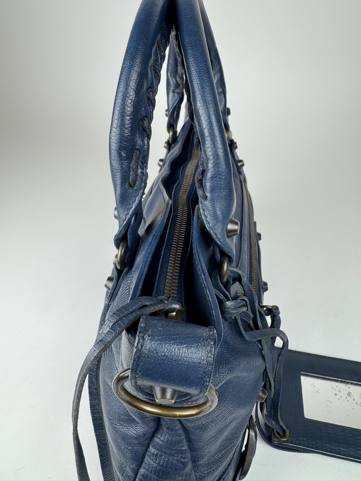 Balenciaga City - respace.studio