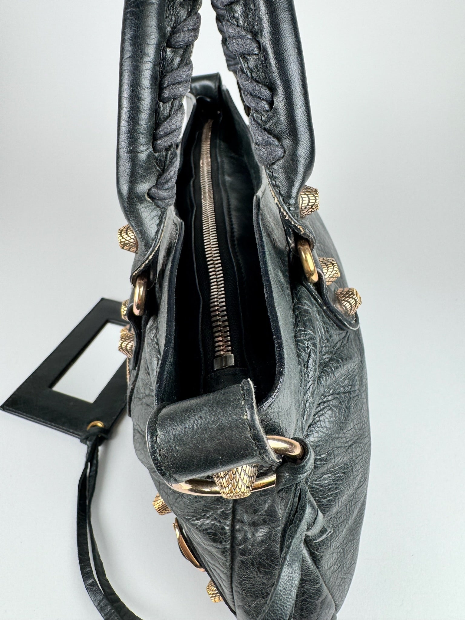 Balenciaga City First - respace.studio