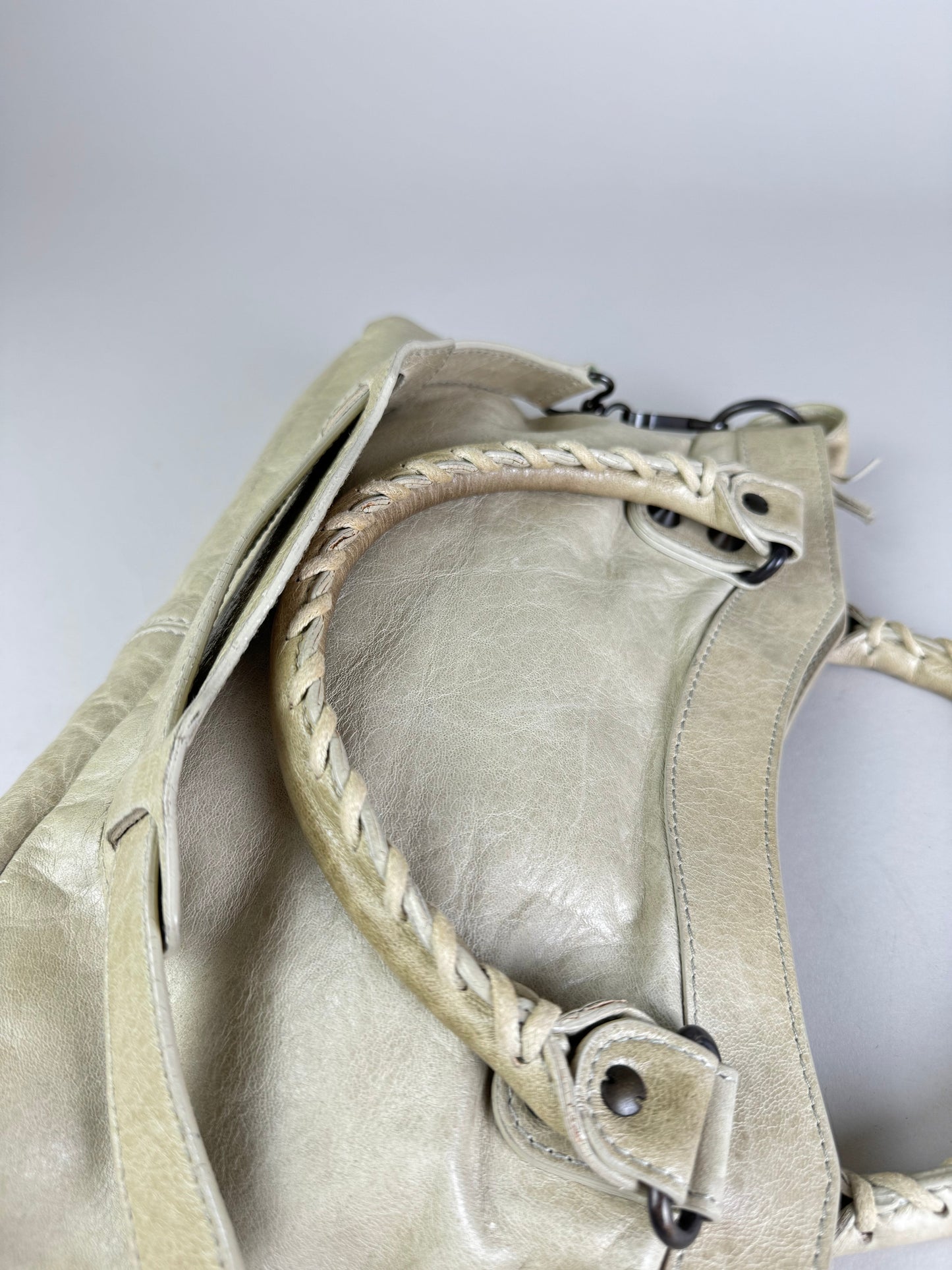 Balenciaga City First - respace.studio