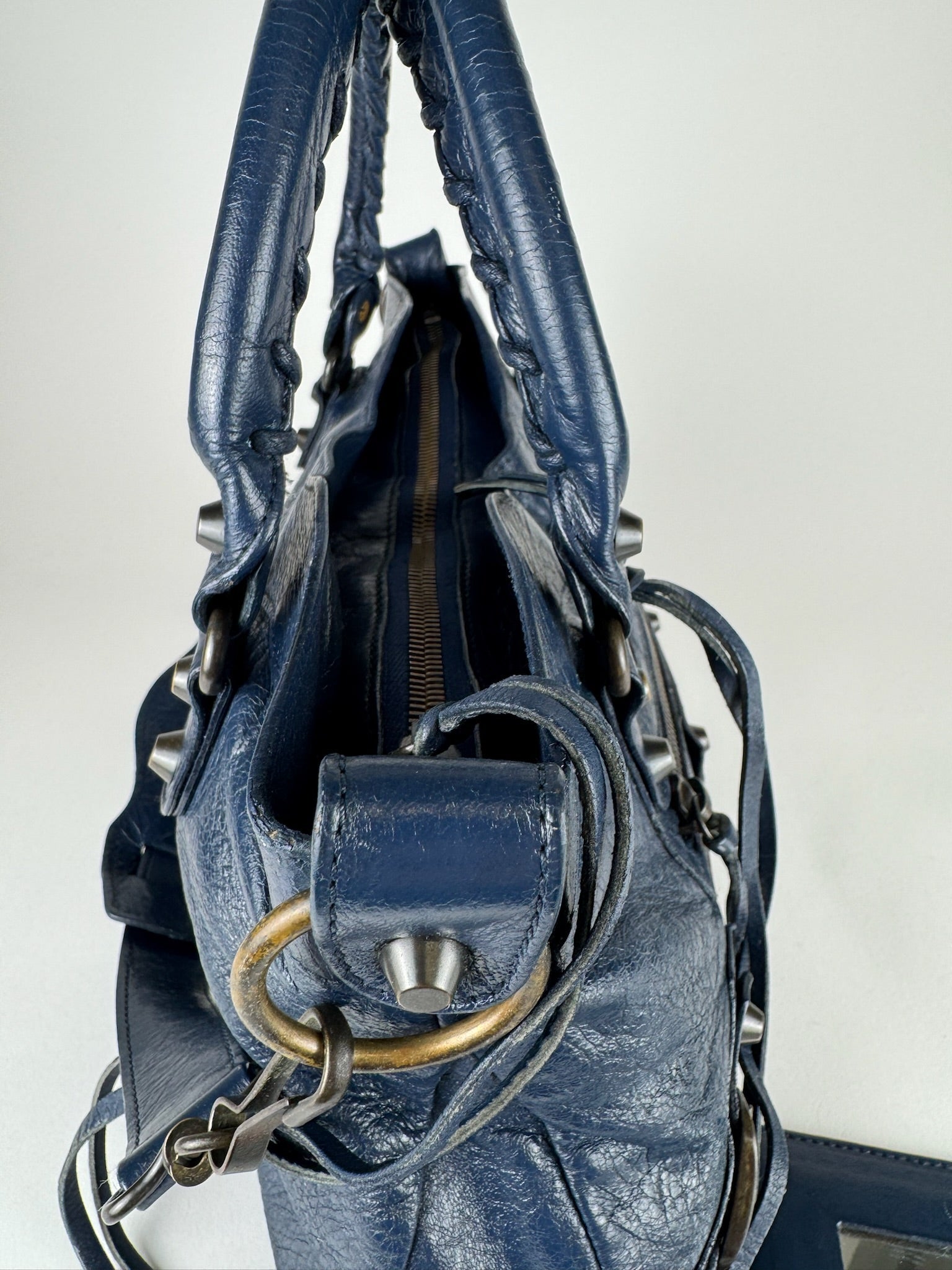 Balenciaga City First - respace.studio