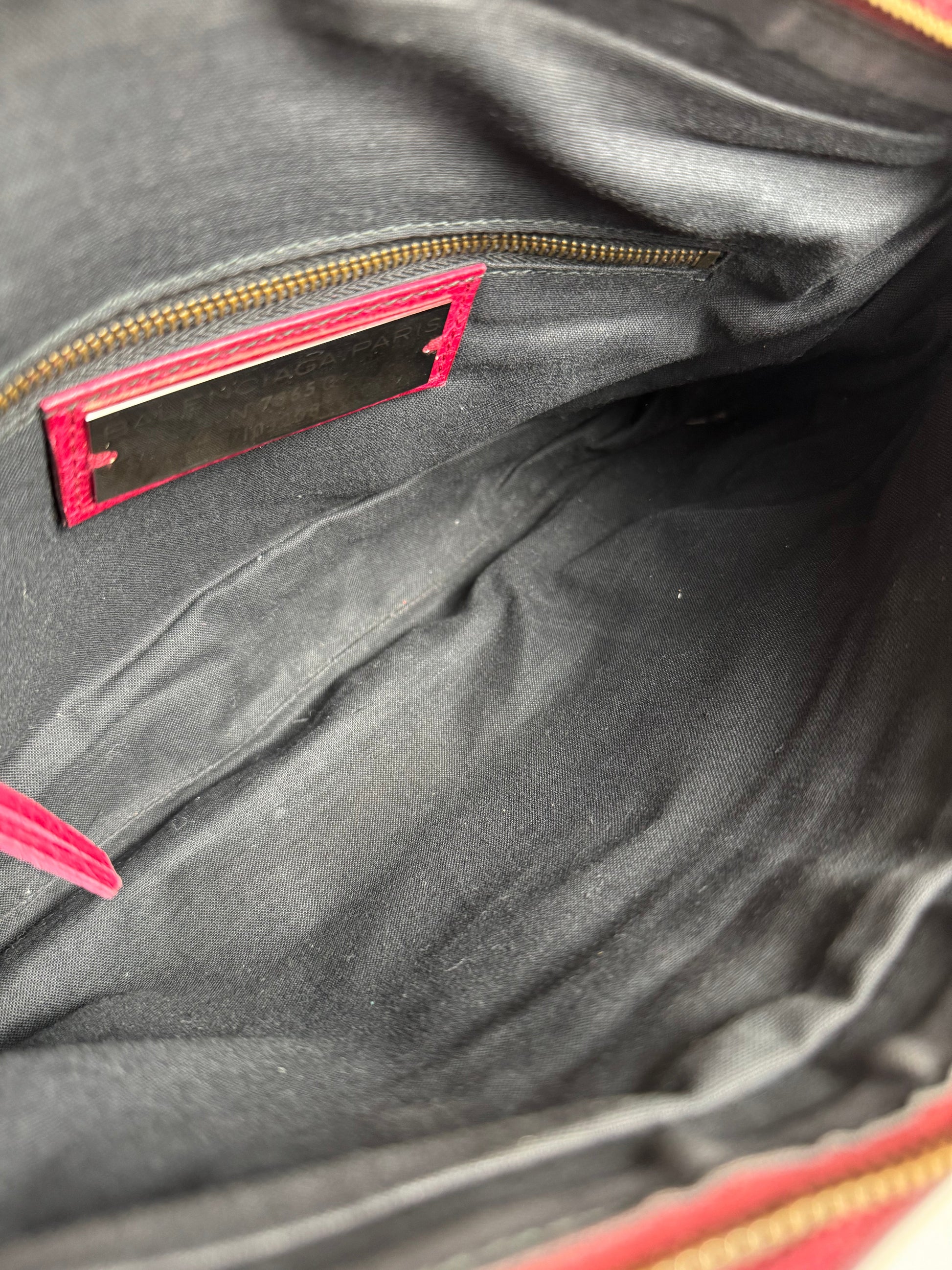 Balenciaga City First - respace.studio