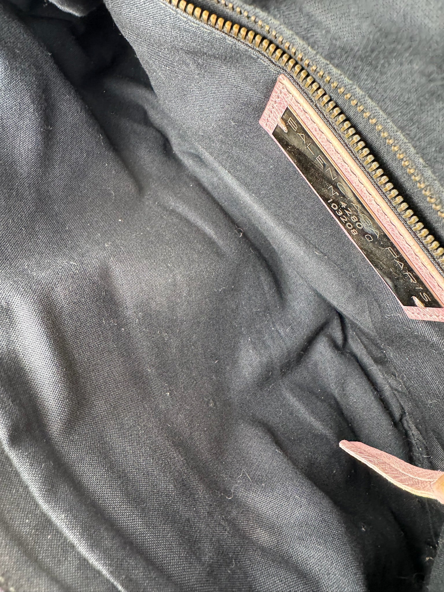 Balenciaga City First - respace.studio
