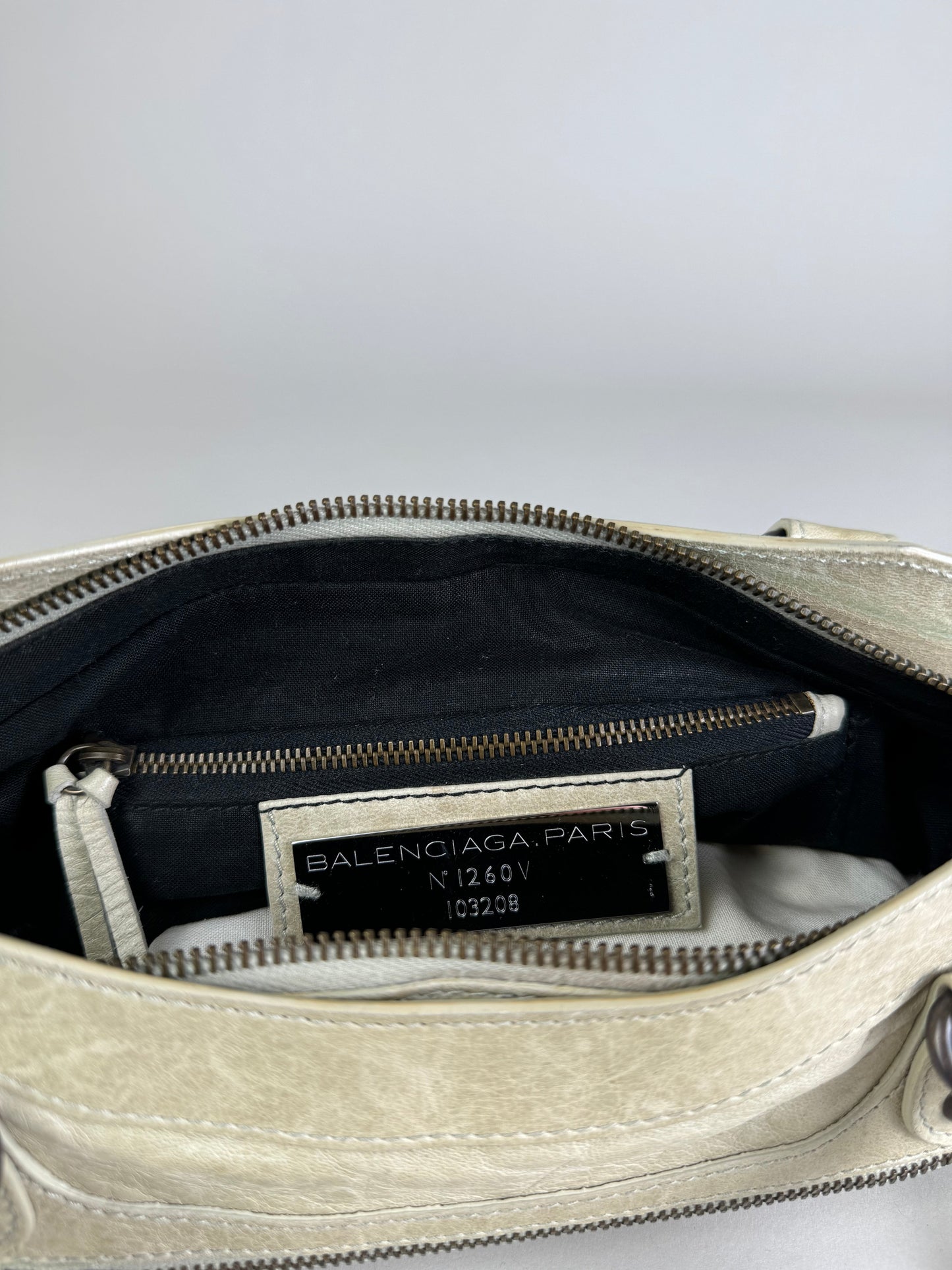 Balenciaga City First - respace.studio