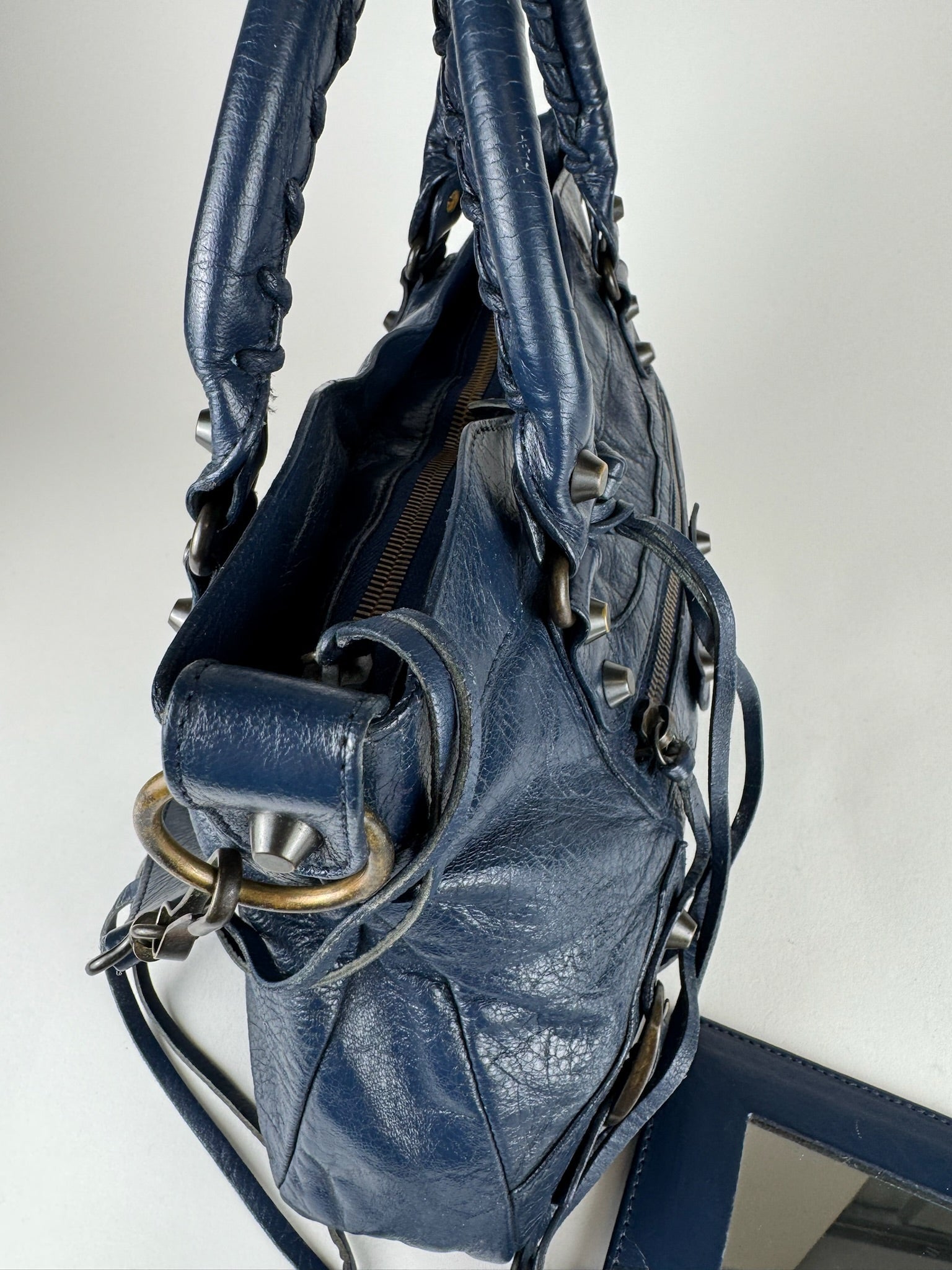 Balenciaga City First - respace.studio