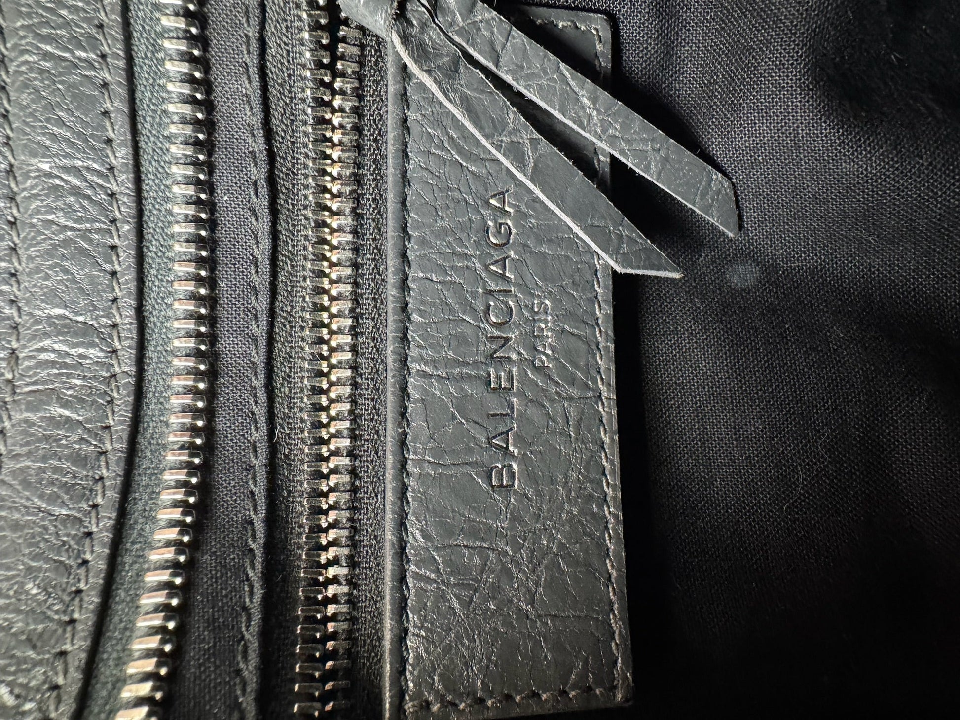 Balenciaga Mini City - respace.studio
