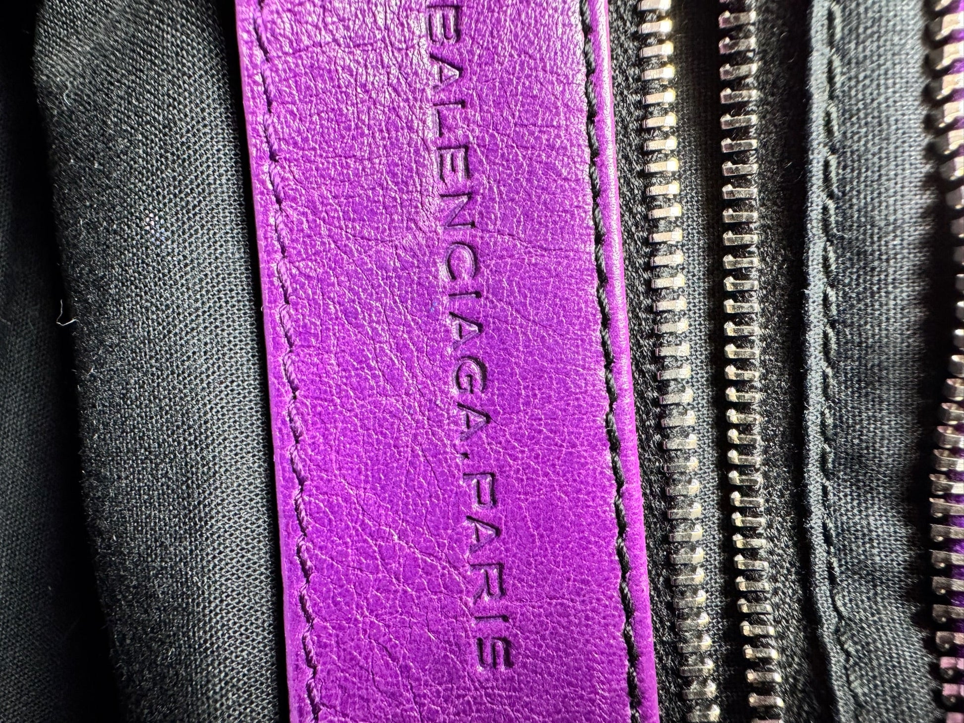 Balenciaga Mini City - respace.studio