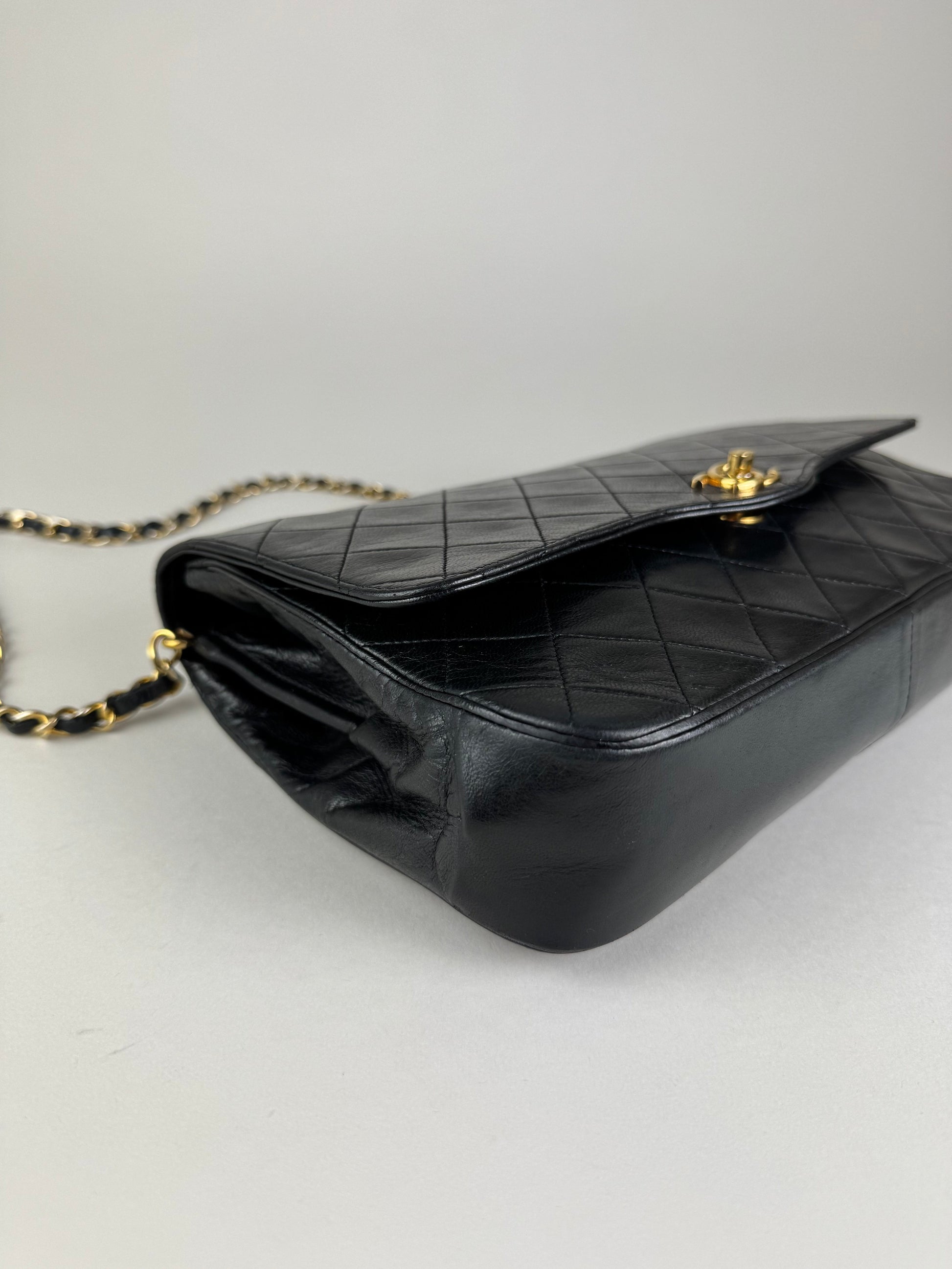 Chanel Lambskin Single Flap - respace.studio