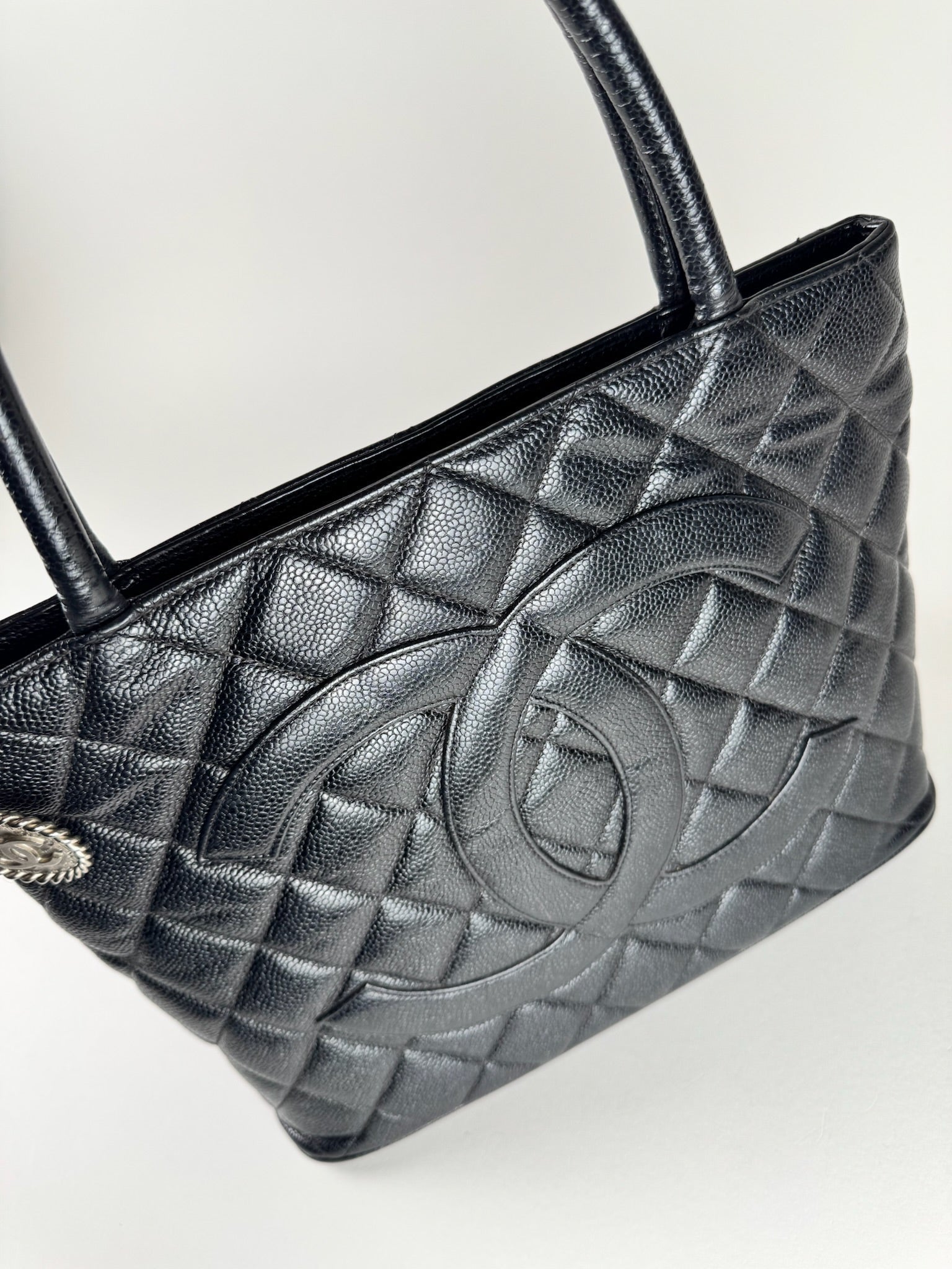 Chanel Medallion Tote Caviar - respace.studio