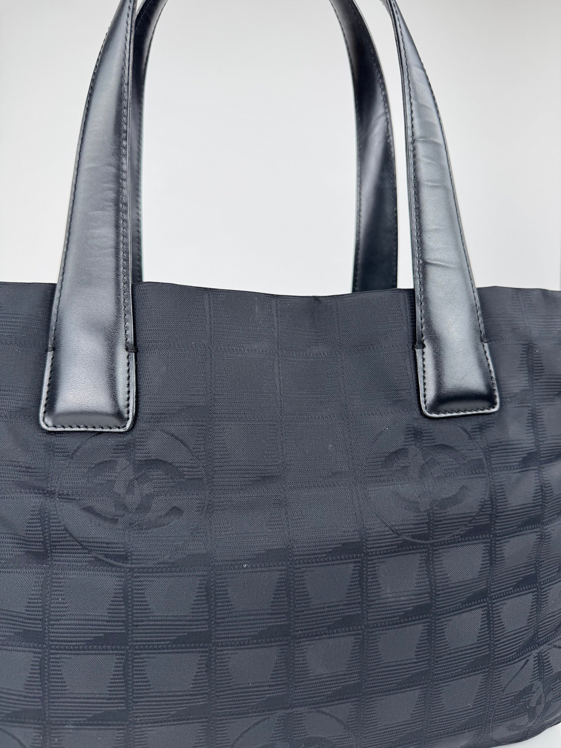 Chanel New travel line tote - respace.studio